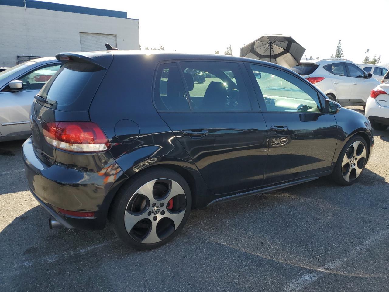 Photo 2 VIN: WVWHD7AJ3AW428747 - VOLKSWAGEN GTI 