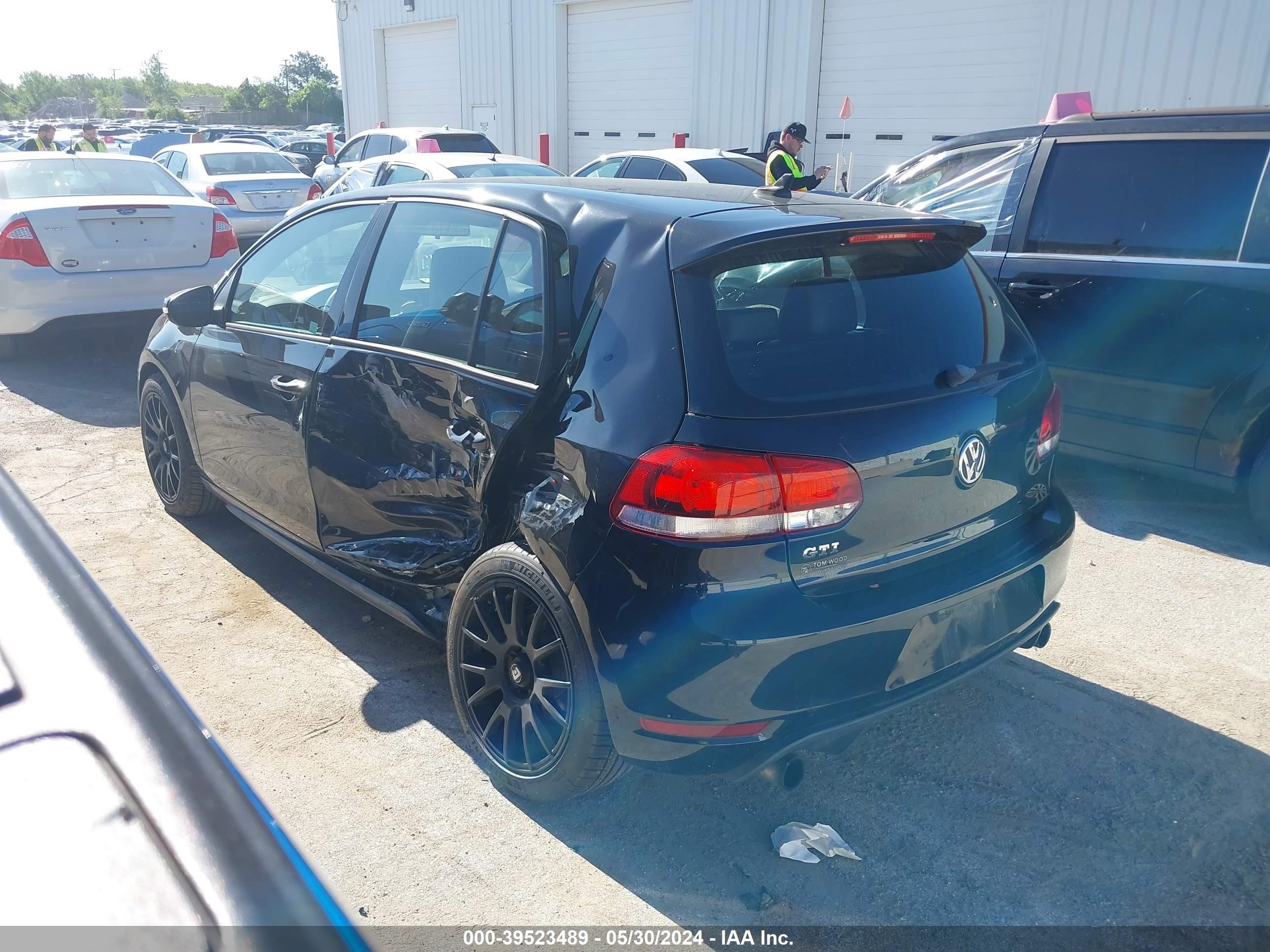 Photo 2 VIN: WVWHD7AJ6EW011435 - VOLKSWAGEN GTI 