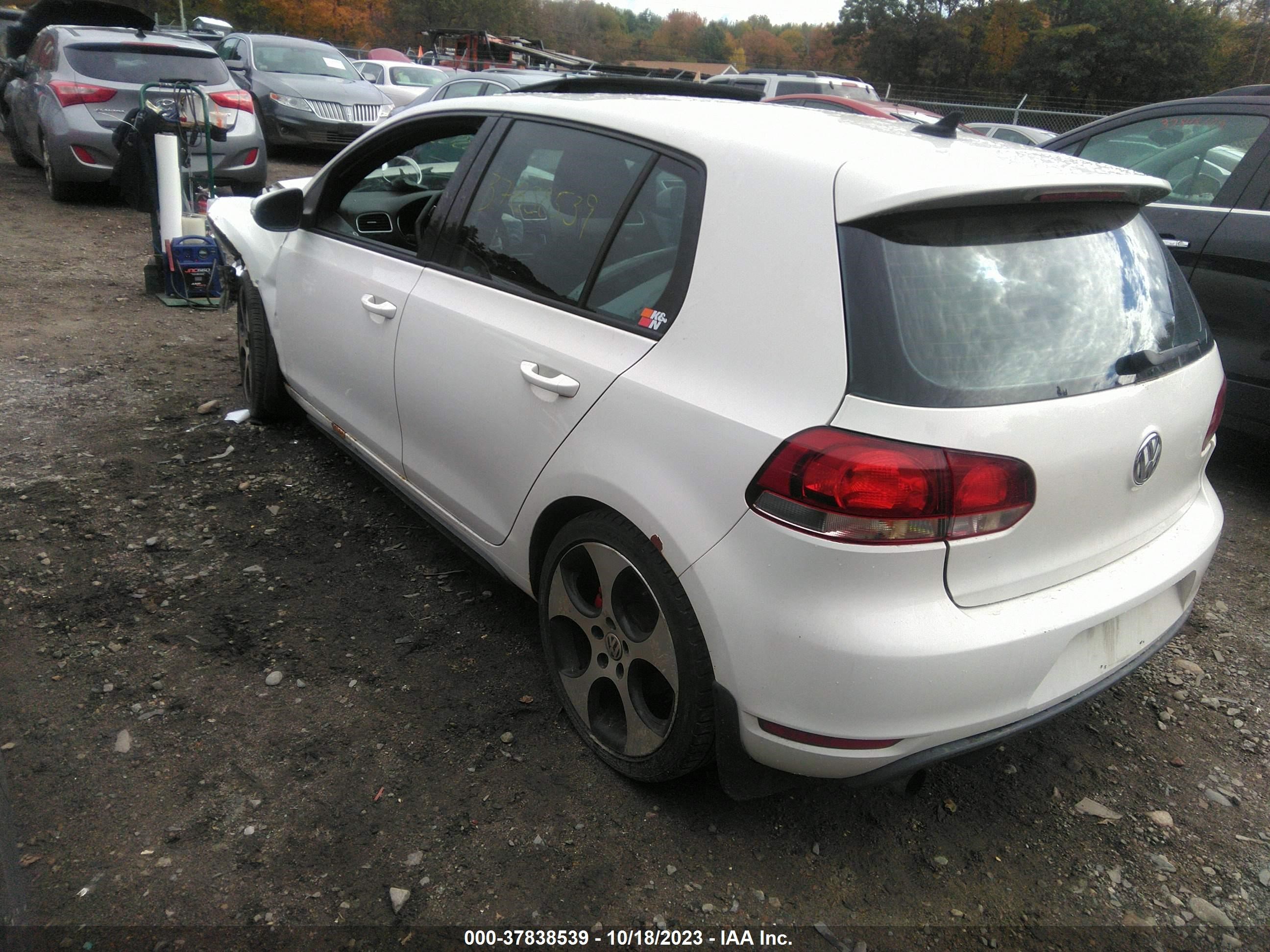 Photo 2 VIN: WVWHD7AJ8BW291810 - VOLKSWAGEN GTI 