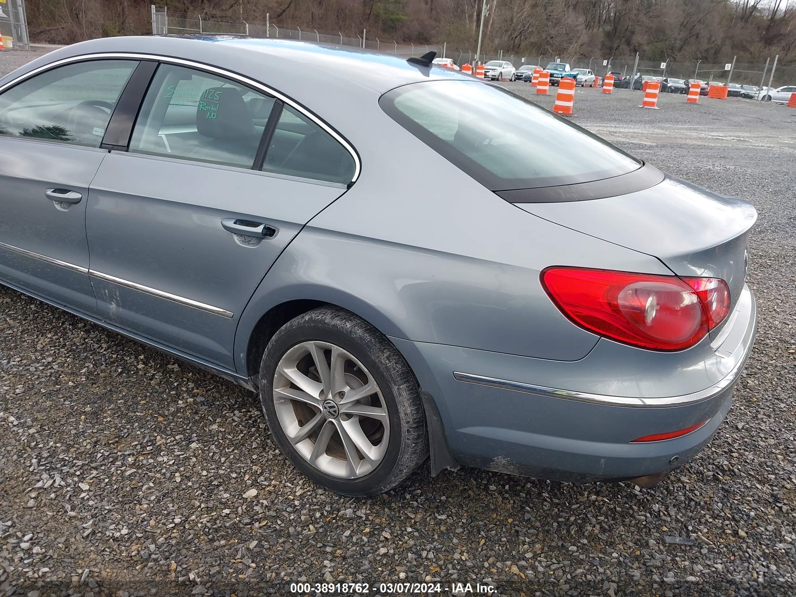 Photo 2 VIN: WVWHL73C69E562820 - VOLKSWAGEN PASSAT 