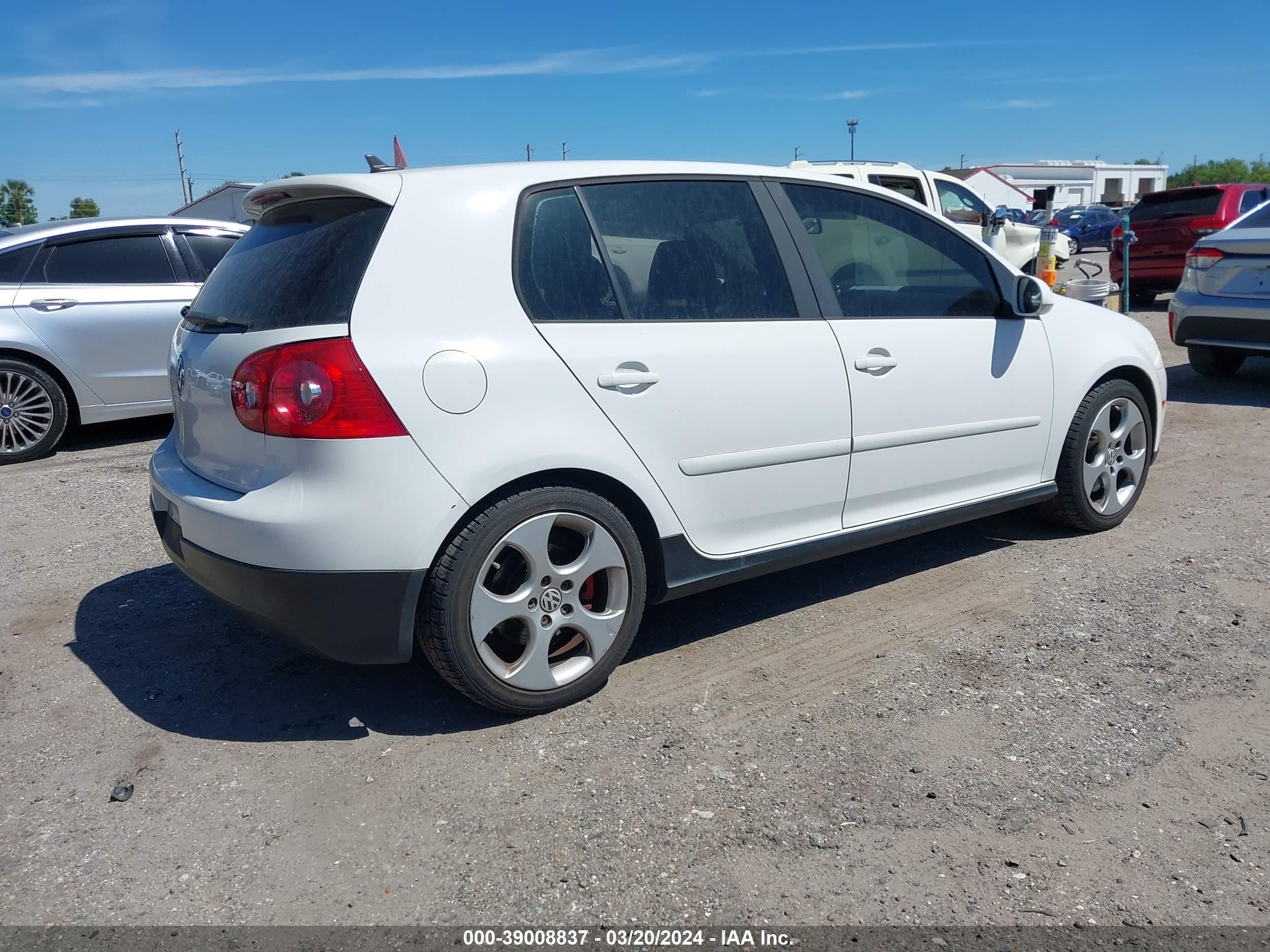 Photo 3 VIN: WVWHV71K28W218205 - VOLKSWAGEN GTI 