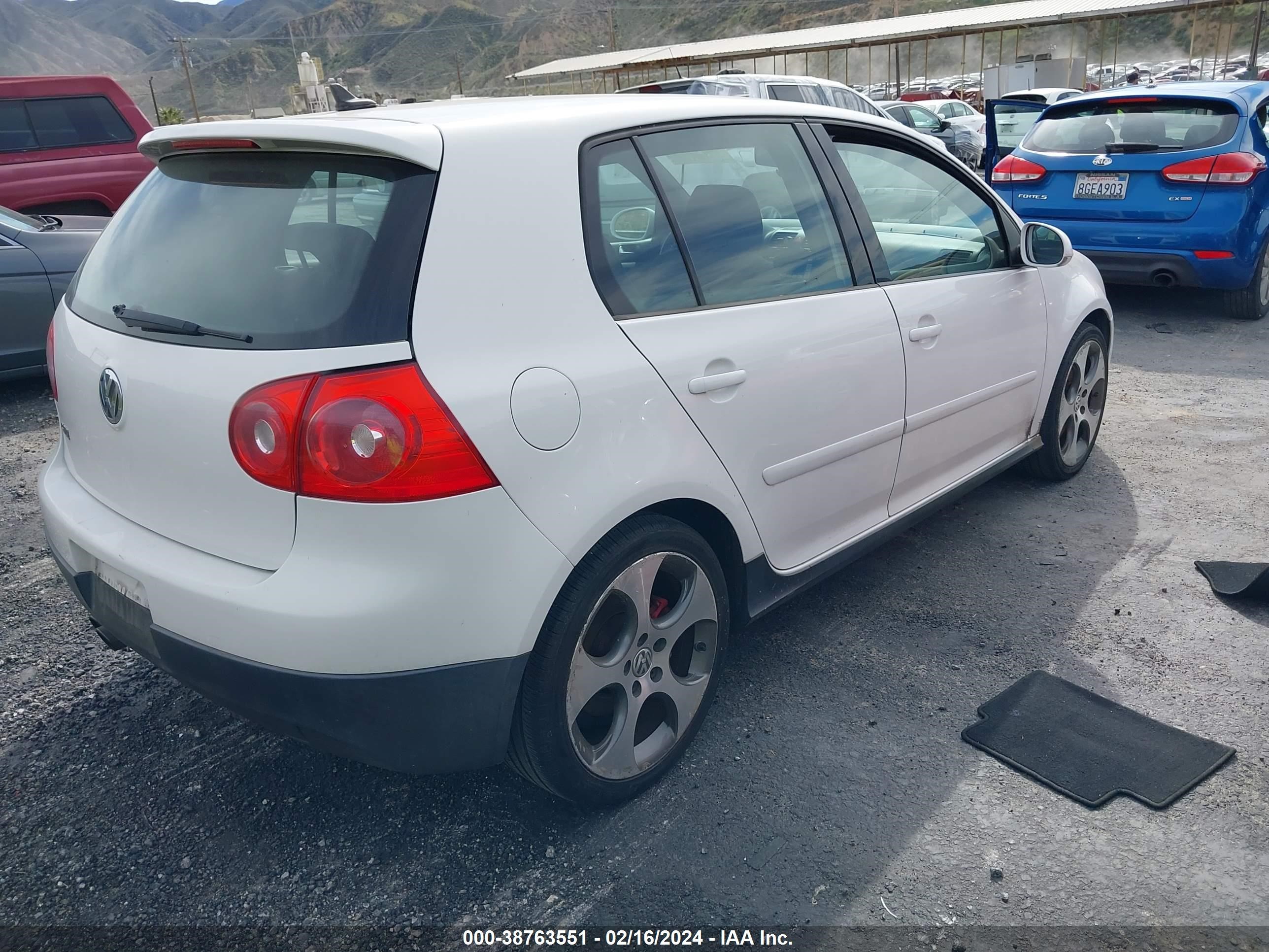 Photo 3 VIN: WVWHV71K37W013684 - VOLKSWAGEN GTI 