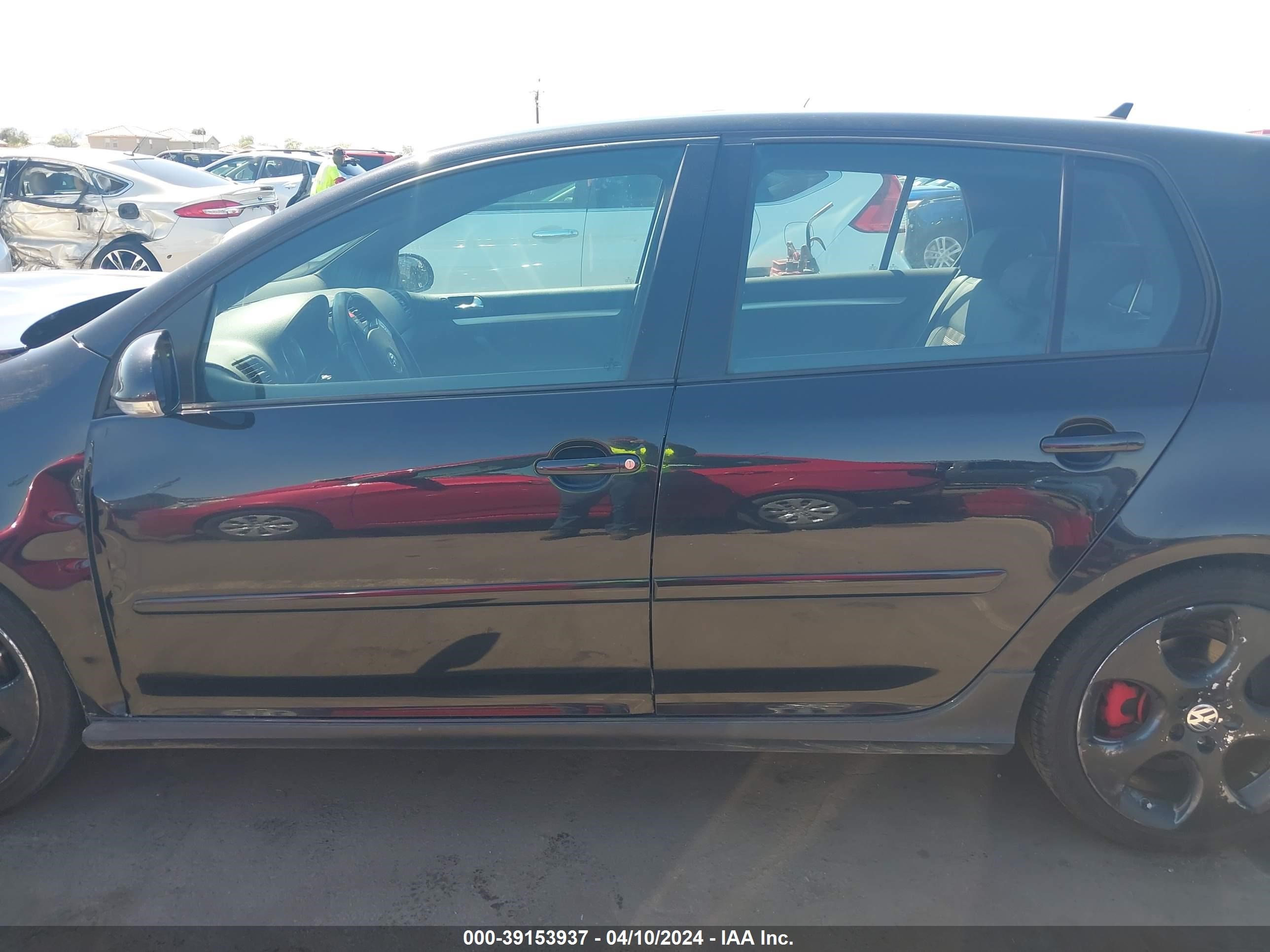 Photo 13 VIN: WVWHV71K58W189105 - VOLKSWAGEN GTI 