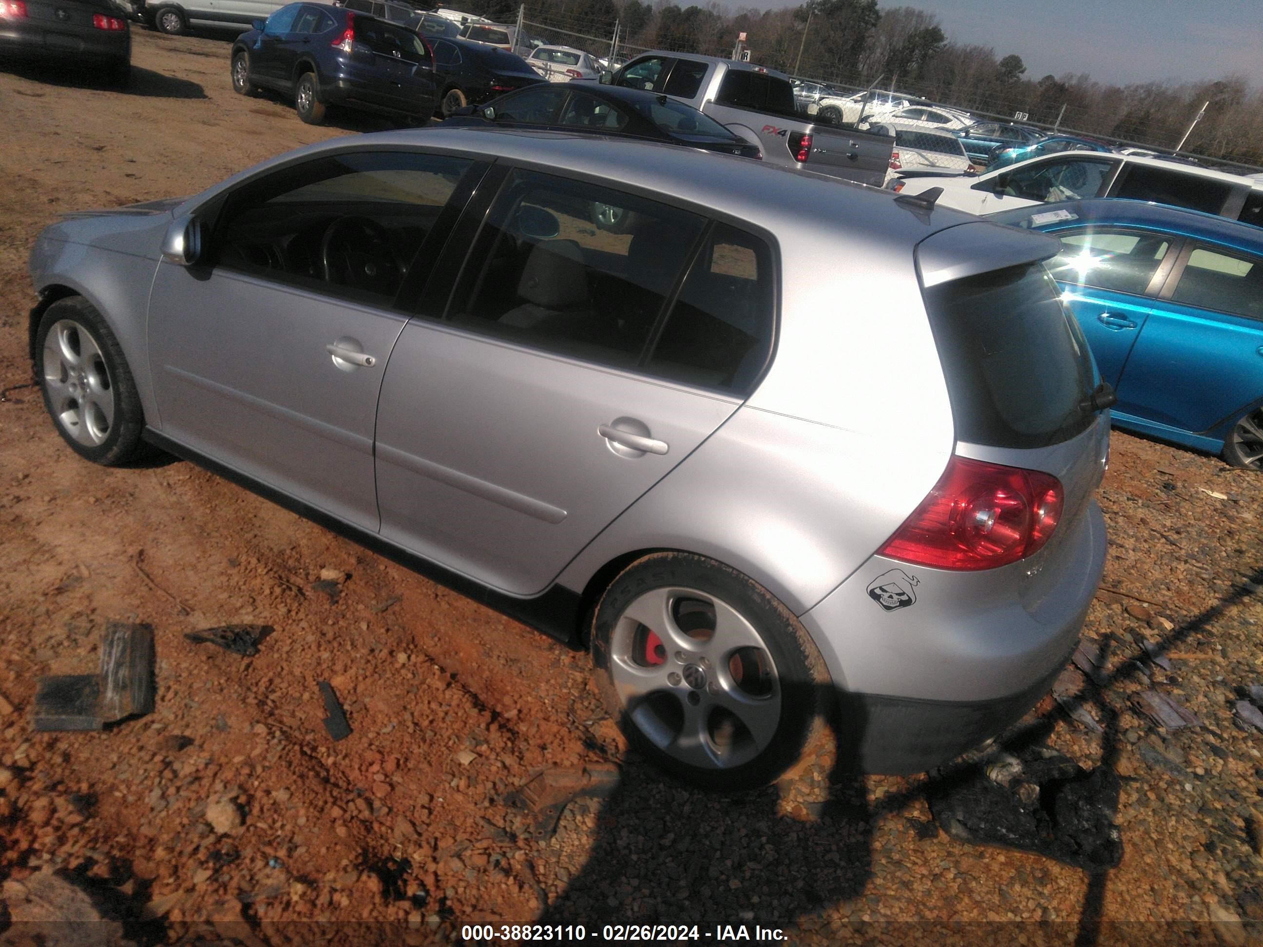 Photo 2 VIN: WVWHV71KX8W097777 - VOLKSWAGEN GTI 