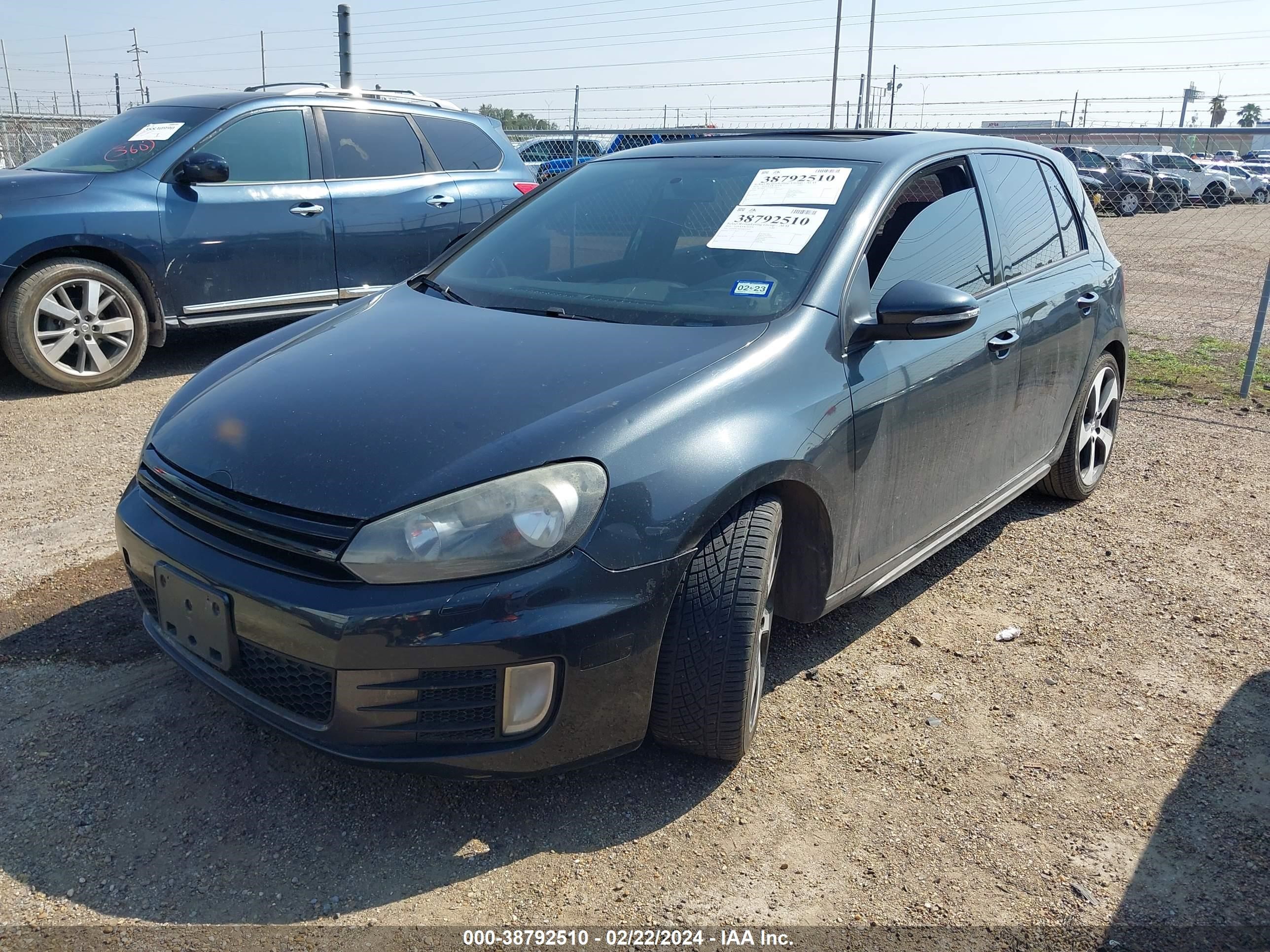 Photo 1 VIN: WVWHV7AJ7AW371031 - VOLKSWAGEN GTI 