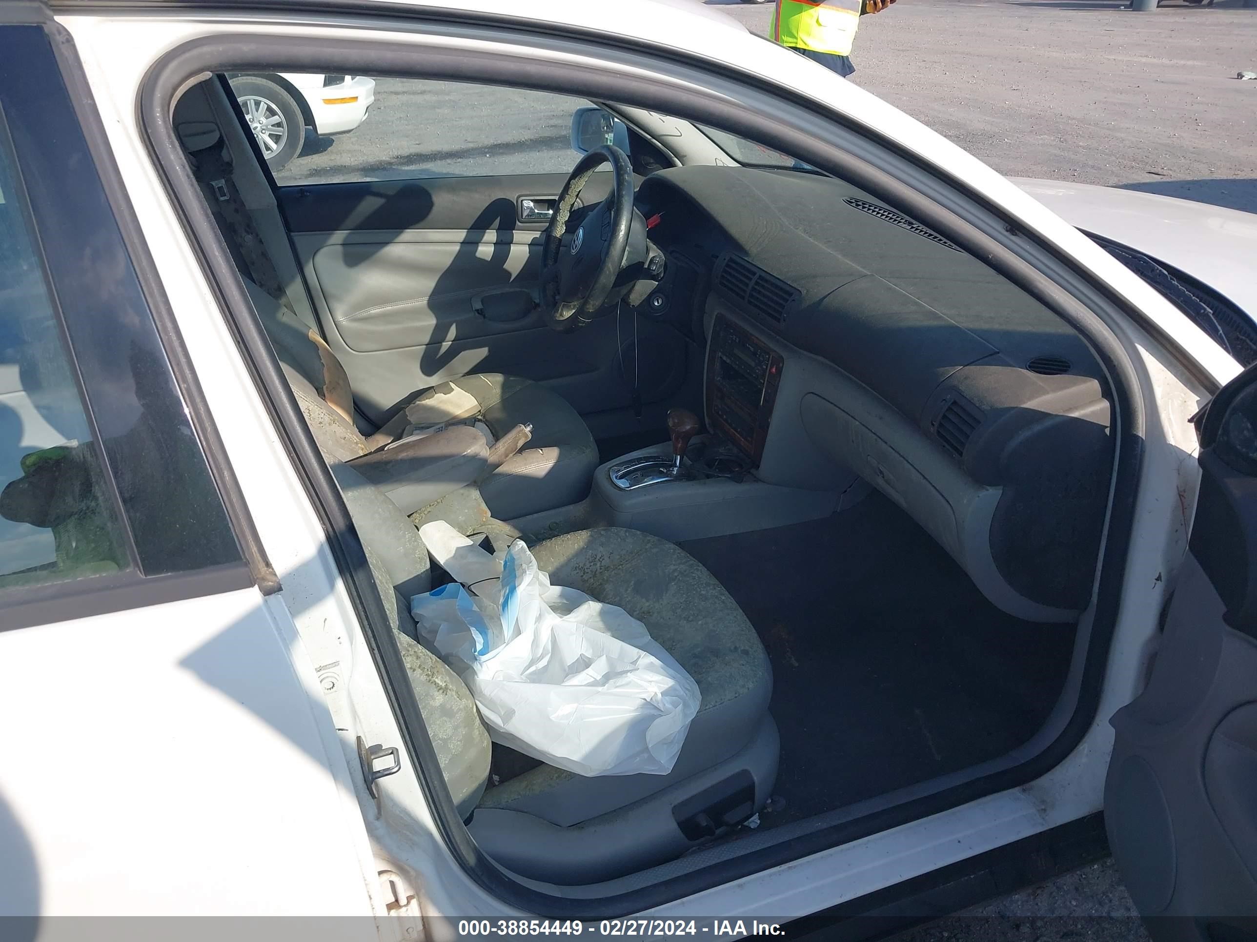 Photo 4 VIN: WVWJH63B11E037883 - VOLKSWAGEN PASSAT 