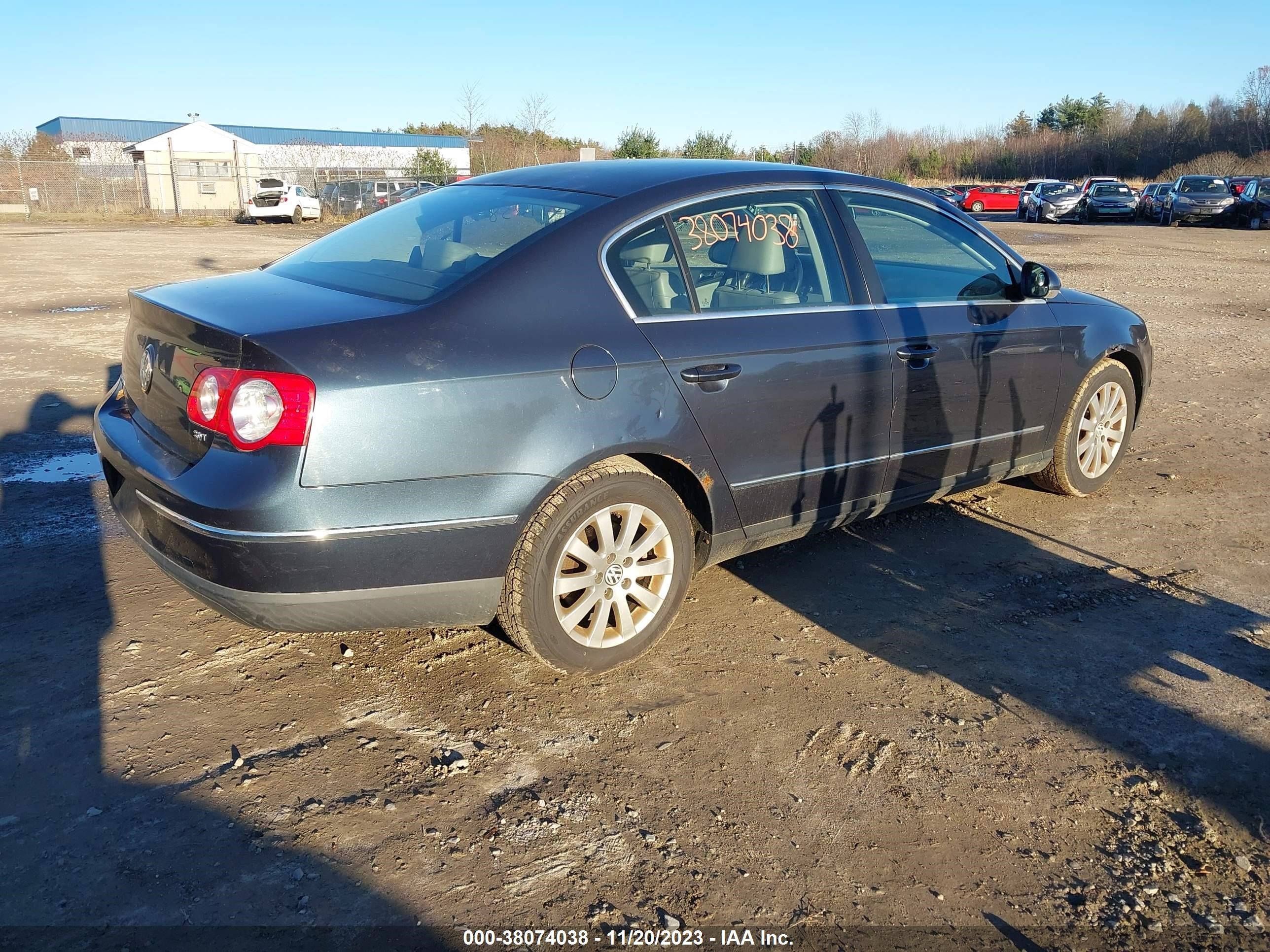 Photo 3 VIN: WVWJK73C18P093045 - VOLKSWAGEN PASSAT 