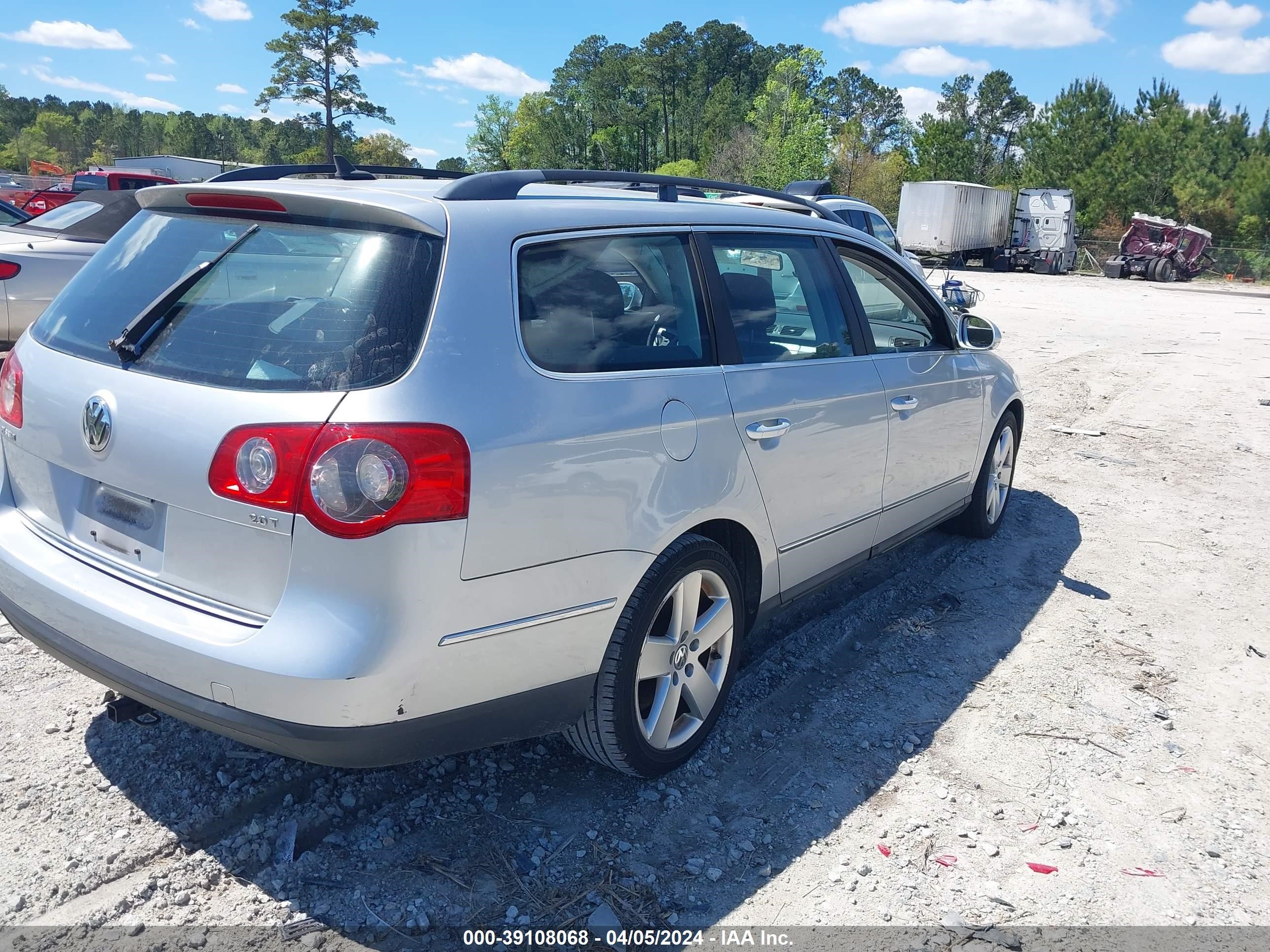 Photo 3 VIN: WVWLK73C28E028760 - VOLKSWAGEN PASSAT 