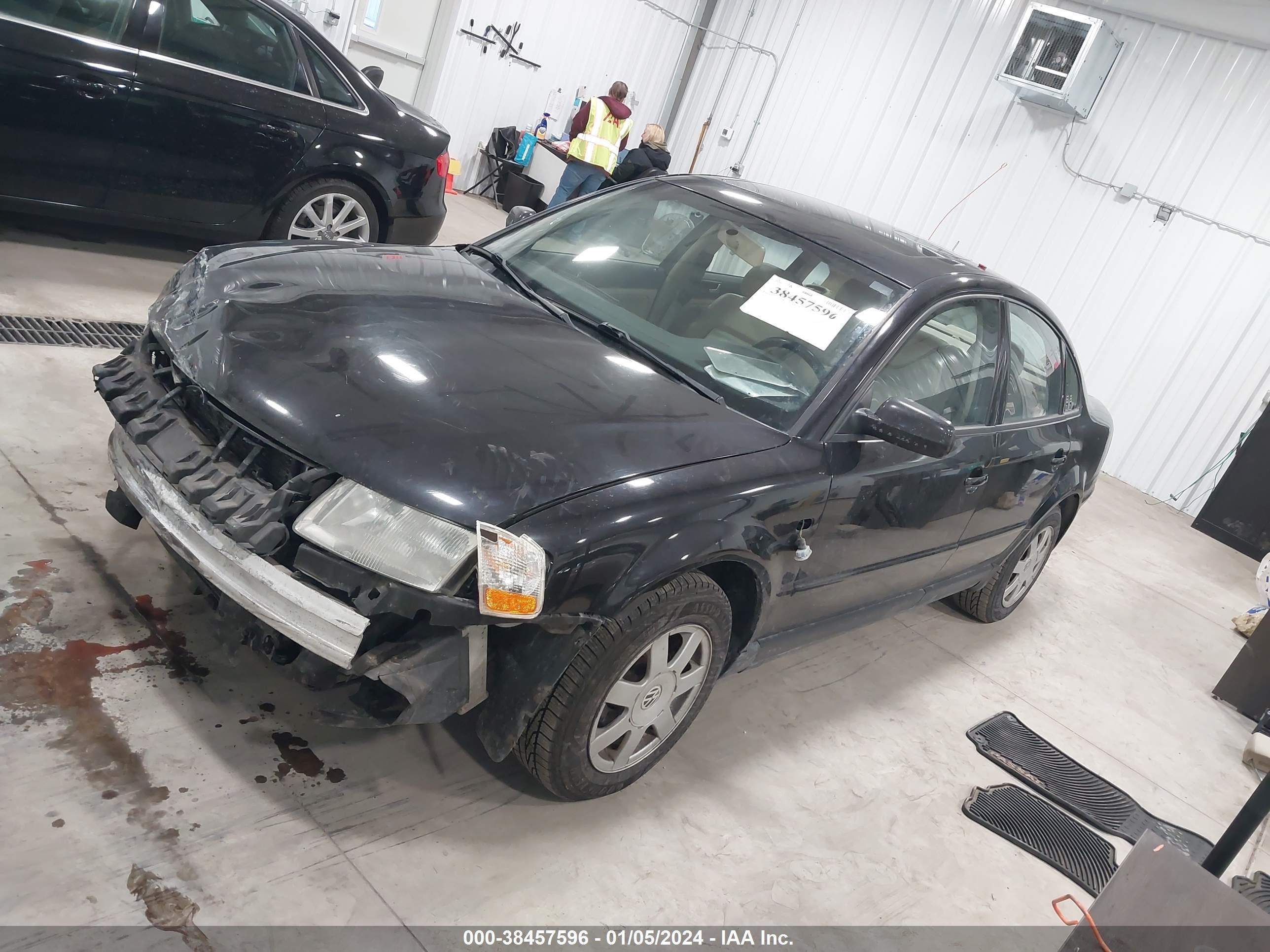 Photo 1 VIN: WVWMA23B7YP168292 - VOLKSWAGEN PASSAT 