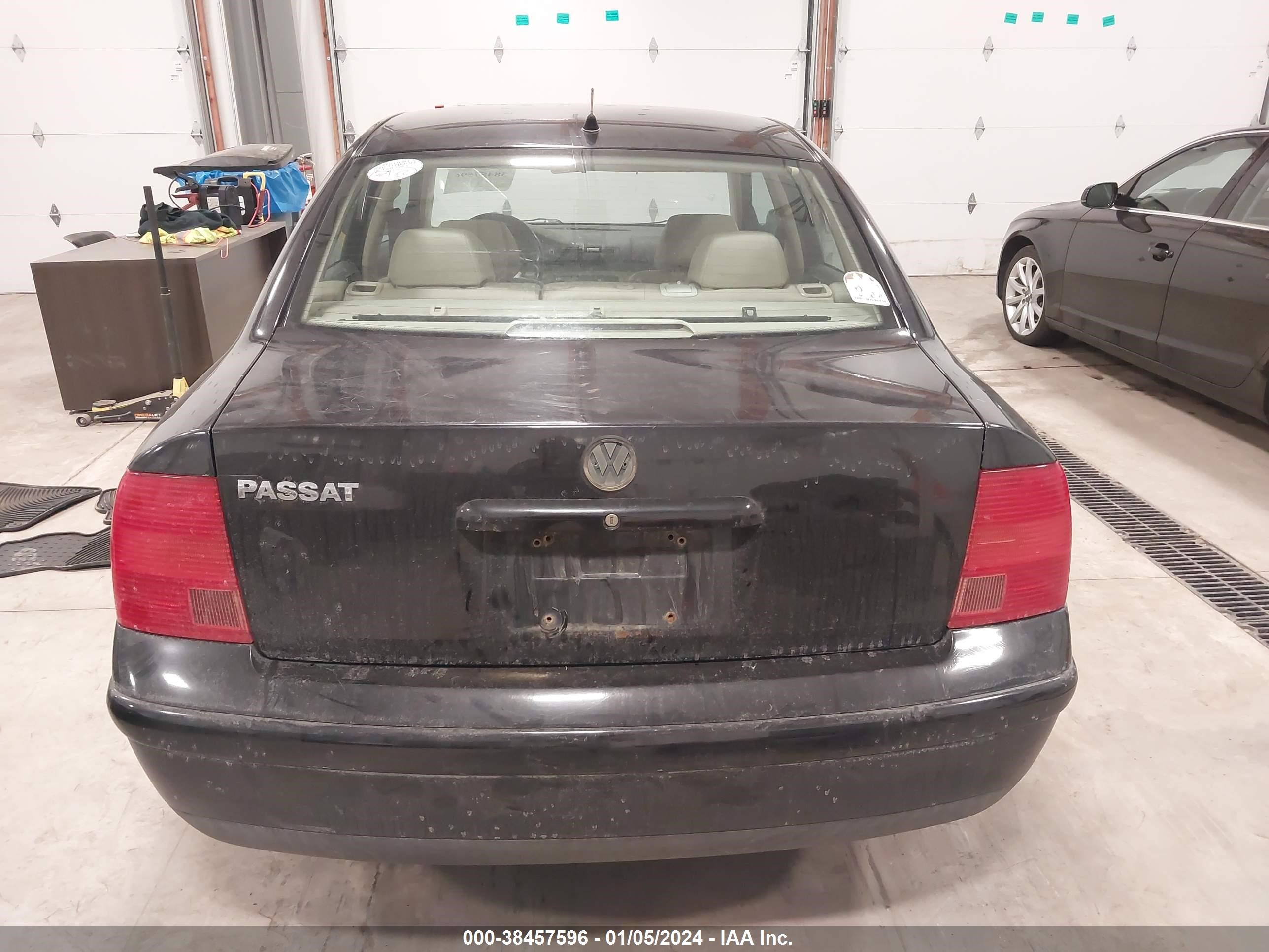 Photo 16 VIN: WVWMA23B7YP168292 - VOLKSWAGEN PASSAT 