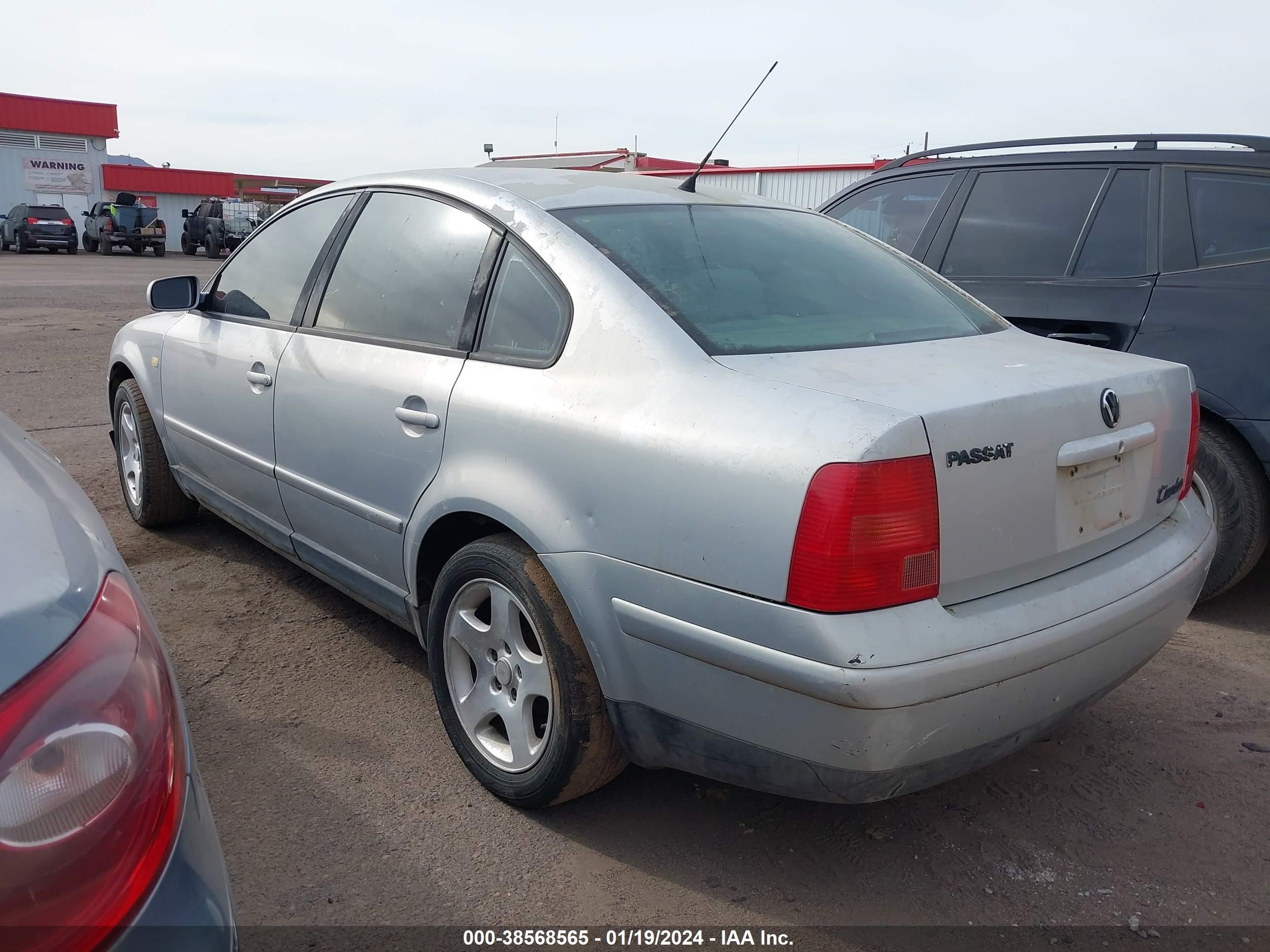 Photo 2 VIN: WVWMA63B3XE289242 - VOLKSWAGEN PASSAT 