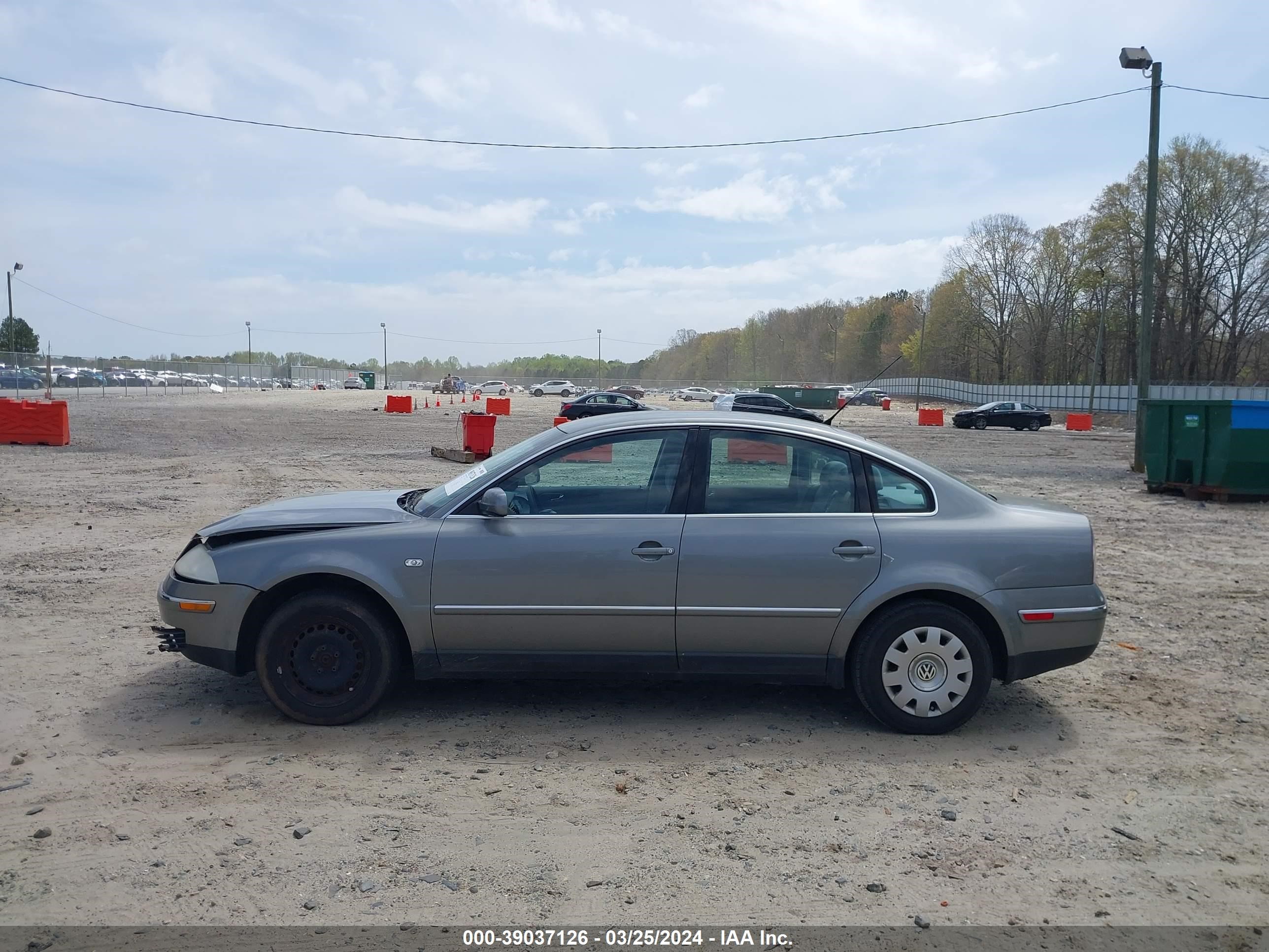 Photo 14 VIN: WVWMD63B03P098853 - VOLKSWAGEN PASSAT 