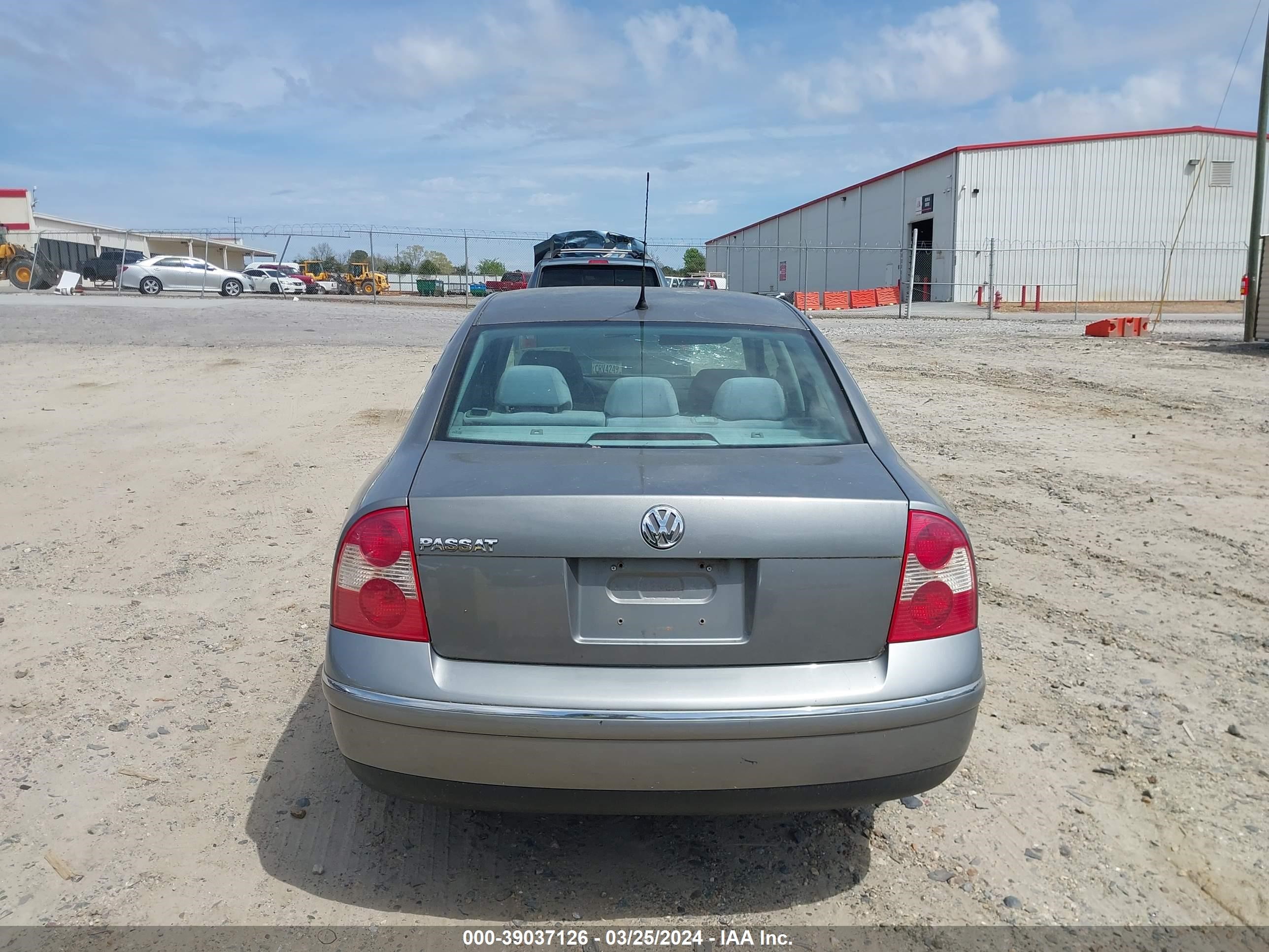 Photo 16 VIN: WVWMD63B03P098853 - VOLKSWAGEN PASSAT 