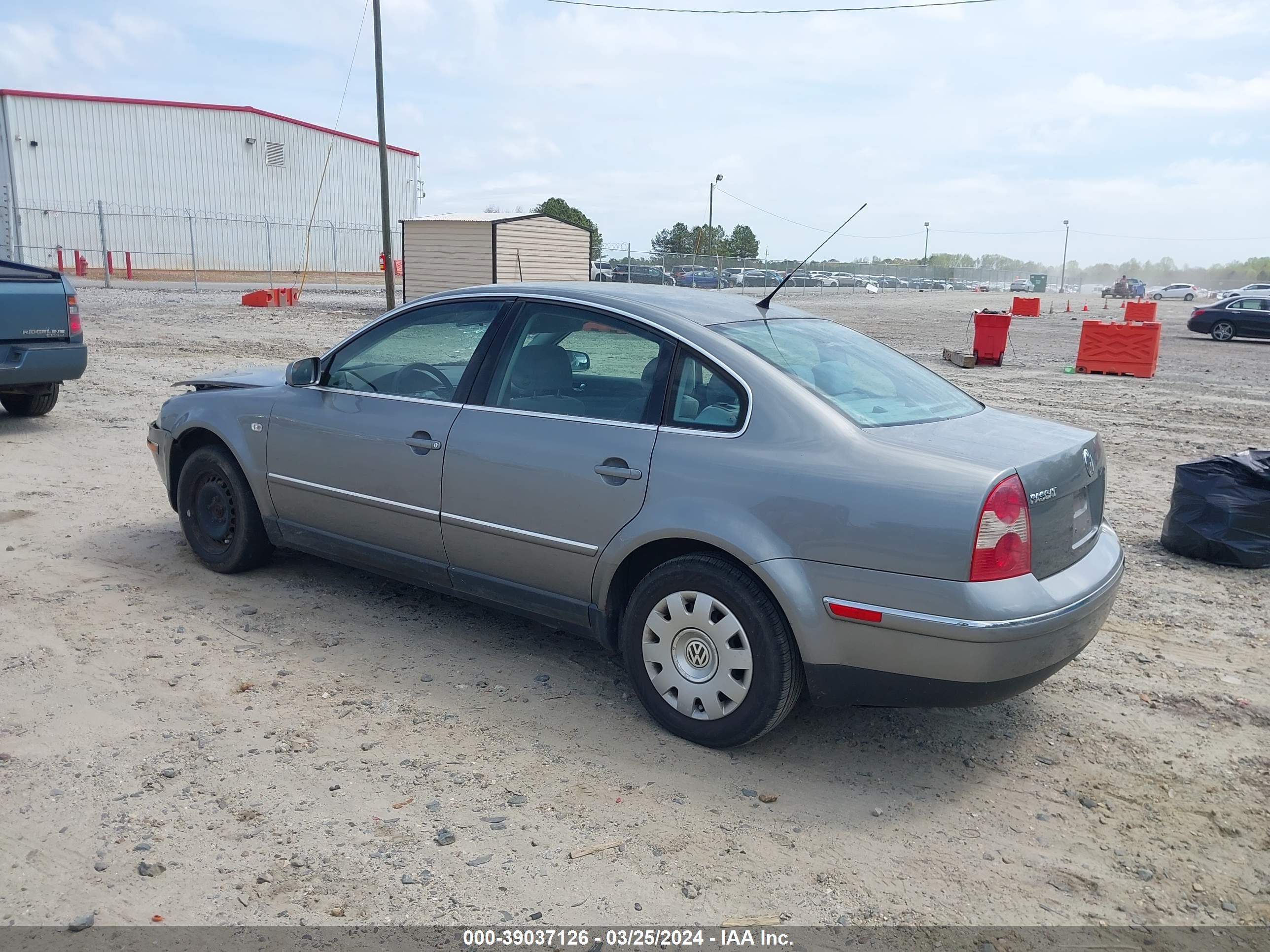 Photo 2 VIN: WVWMD63B03P098853 - VOLKSWAGEN PASSAT 