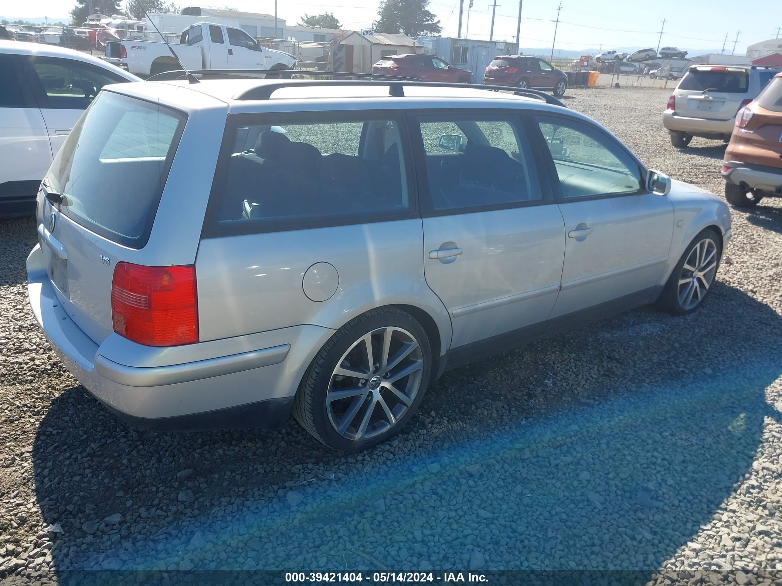 Photo 3 VIN: WVWND23B4YE146063 - VOLKSWAGEN PASSAT 