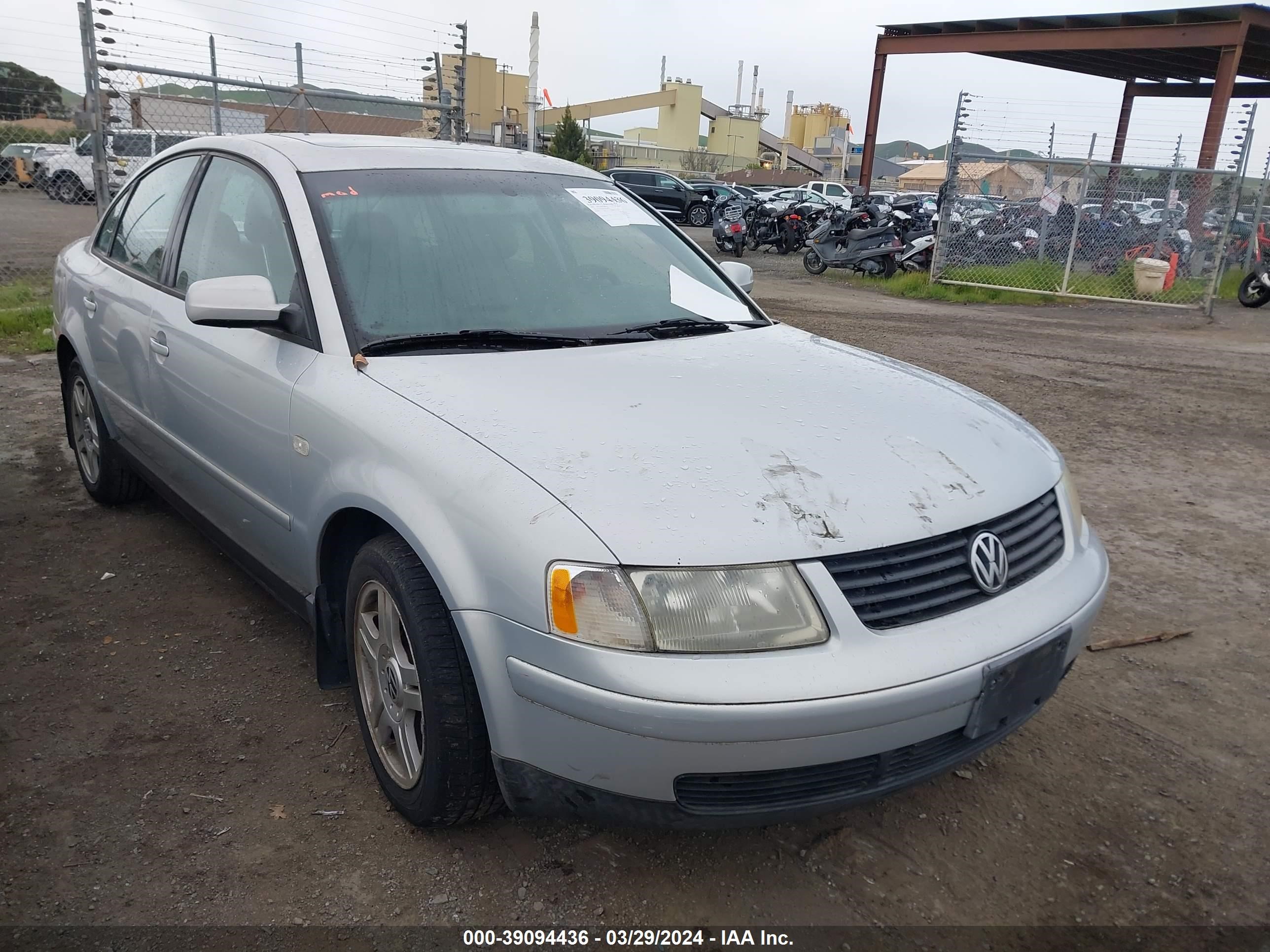 Photo 0 VIN: WVWPD23B1YP431073 - VOLKSWAGEN PASSAT 