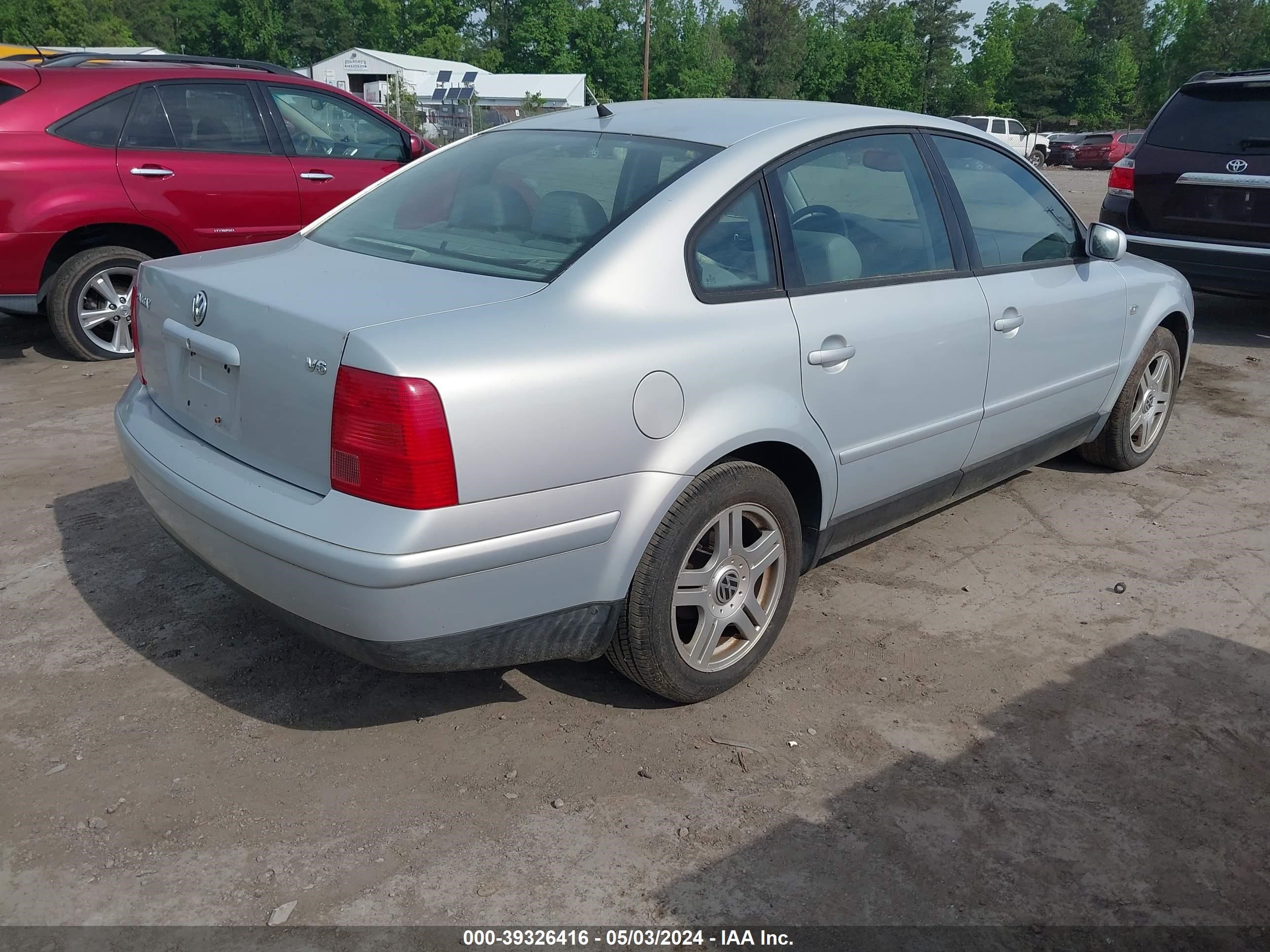 Photo 3 VIN: WVWPD23B6YP290212 - VOLKSWAGEN PASSAT 