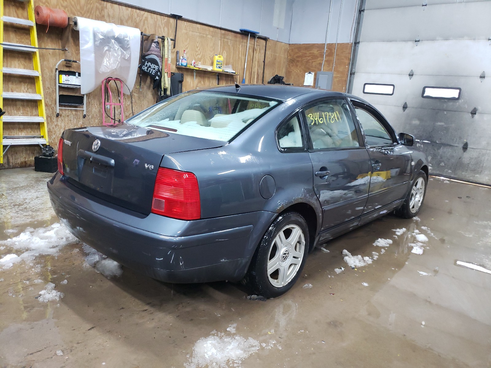 Photo 3 VIN: WVWPD23B6YP347704 - VOLKSWAGEN PASSAT 