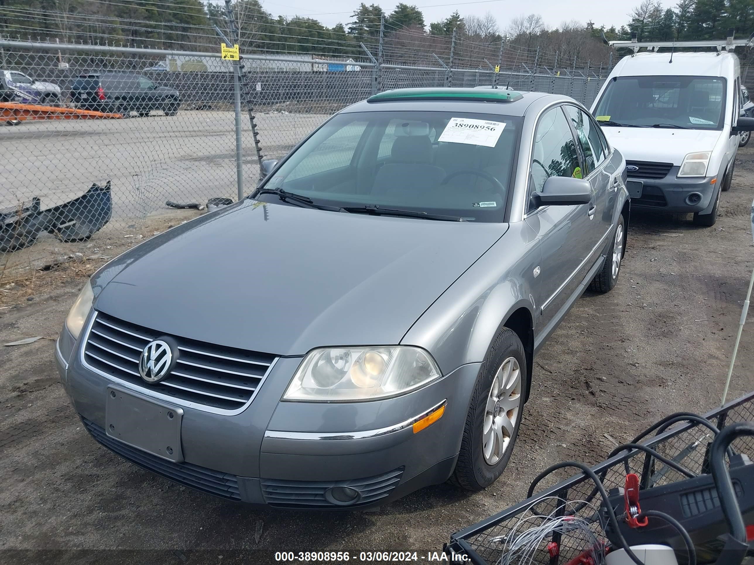 Photo 1 VIN: WVWPD63B22P353417 - VOLKSWAGEN PASSAT 