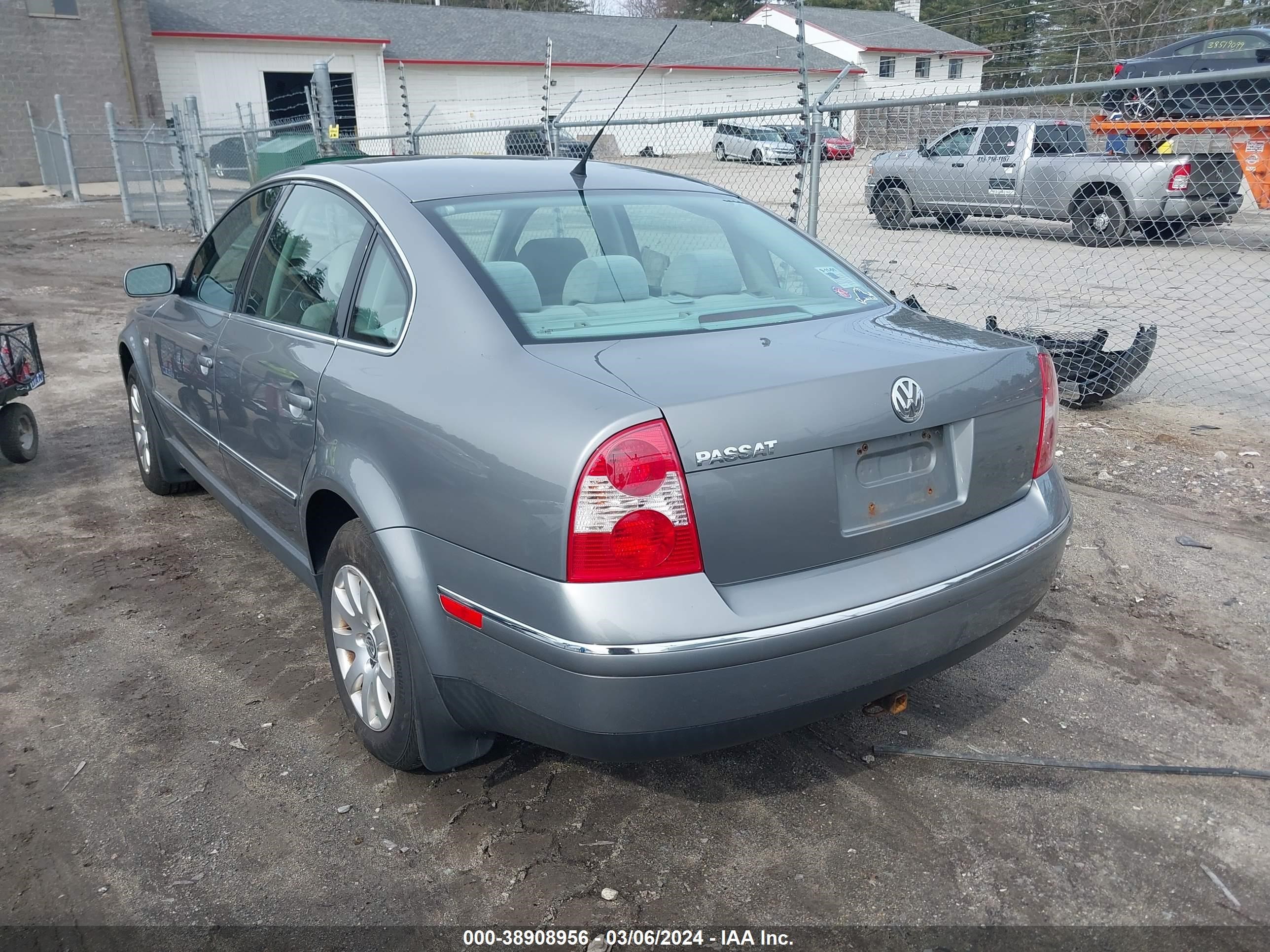 Photo 2 VIN: WVWPD63B22P353417 - VOLKSWAGEN PASSAT 