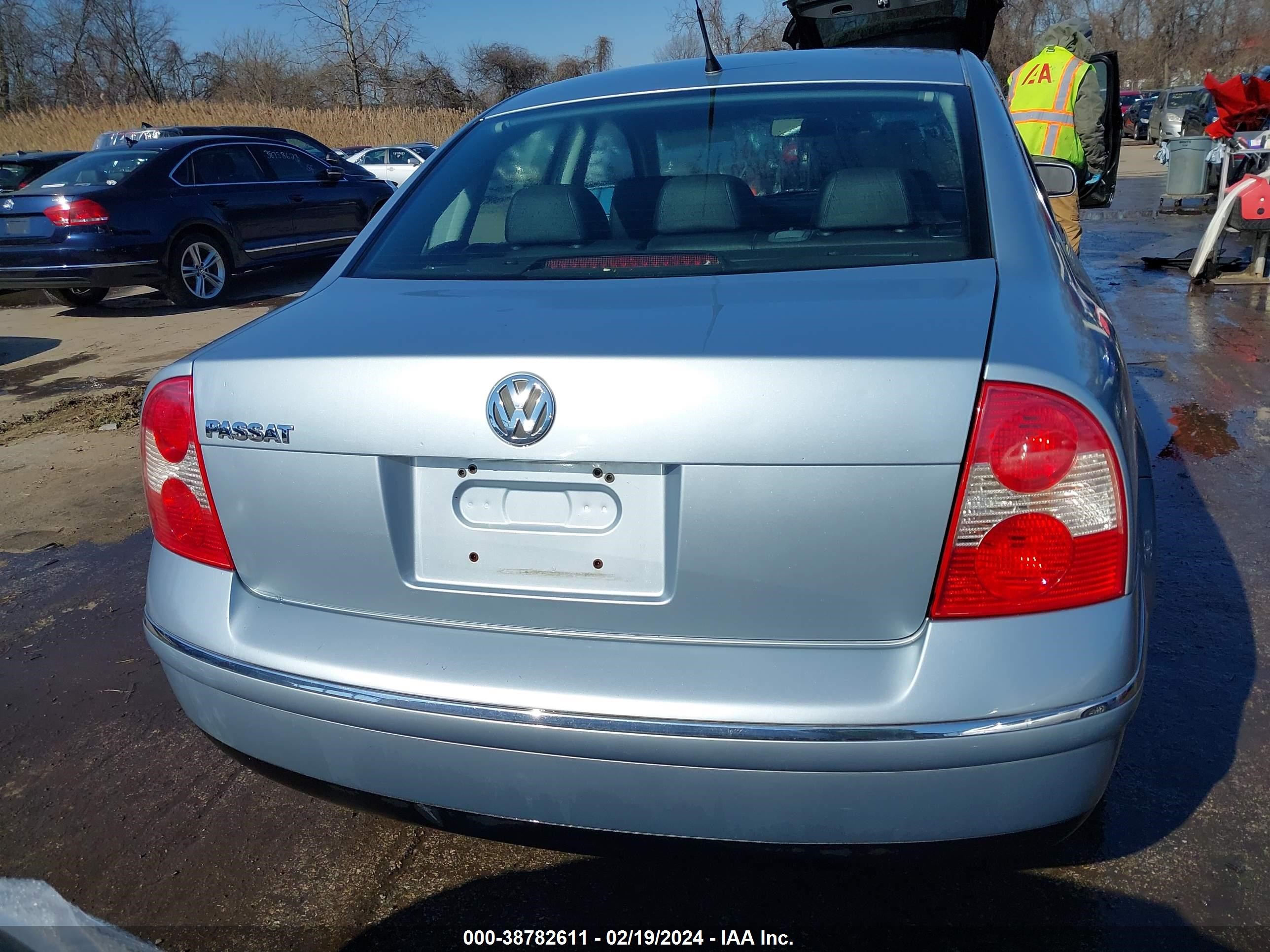 Photo 15 VIN: WVWPD63B24E128106 - VOLKSWAGEN PASSAT 