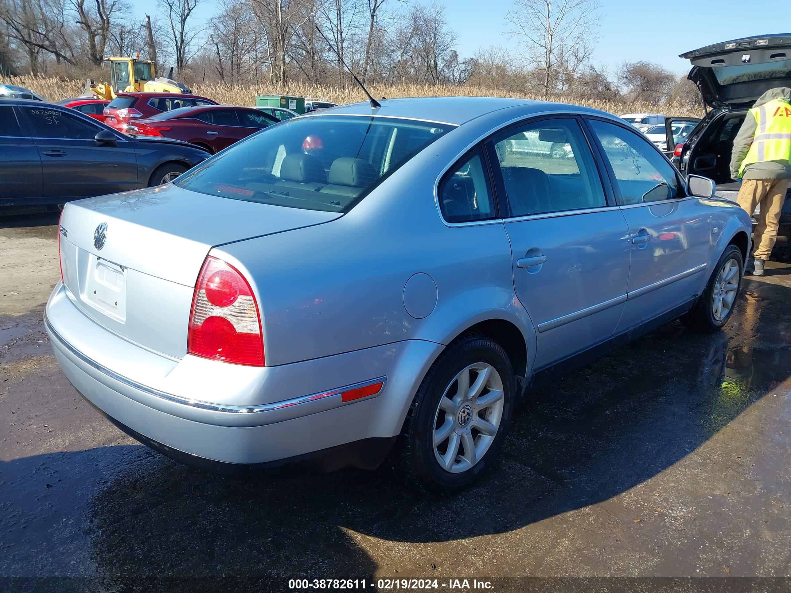 Photo 3 VIN: WVWPD63B24E128106 - VOLKSWAGEN PASSAT 