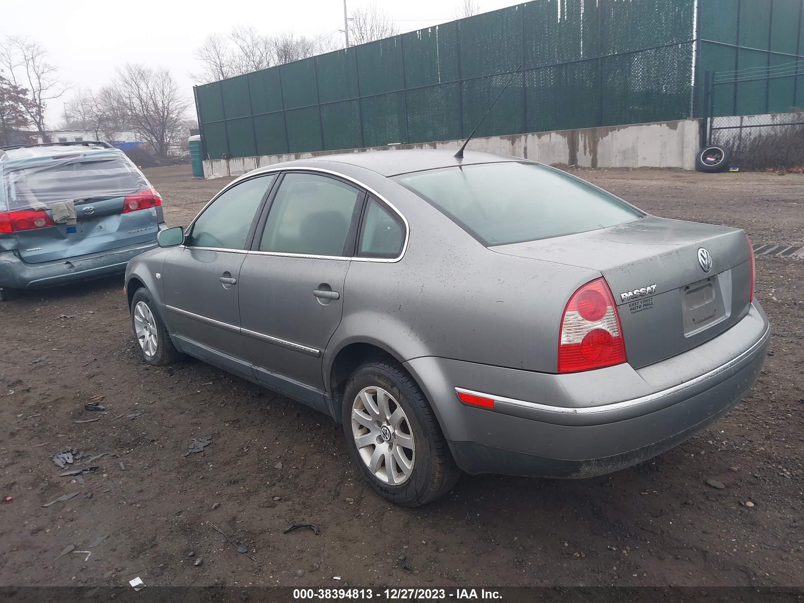 Photo 2 VIN: WVWPD63B33P285713 - VOLKSWAGEN PASSAT 