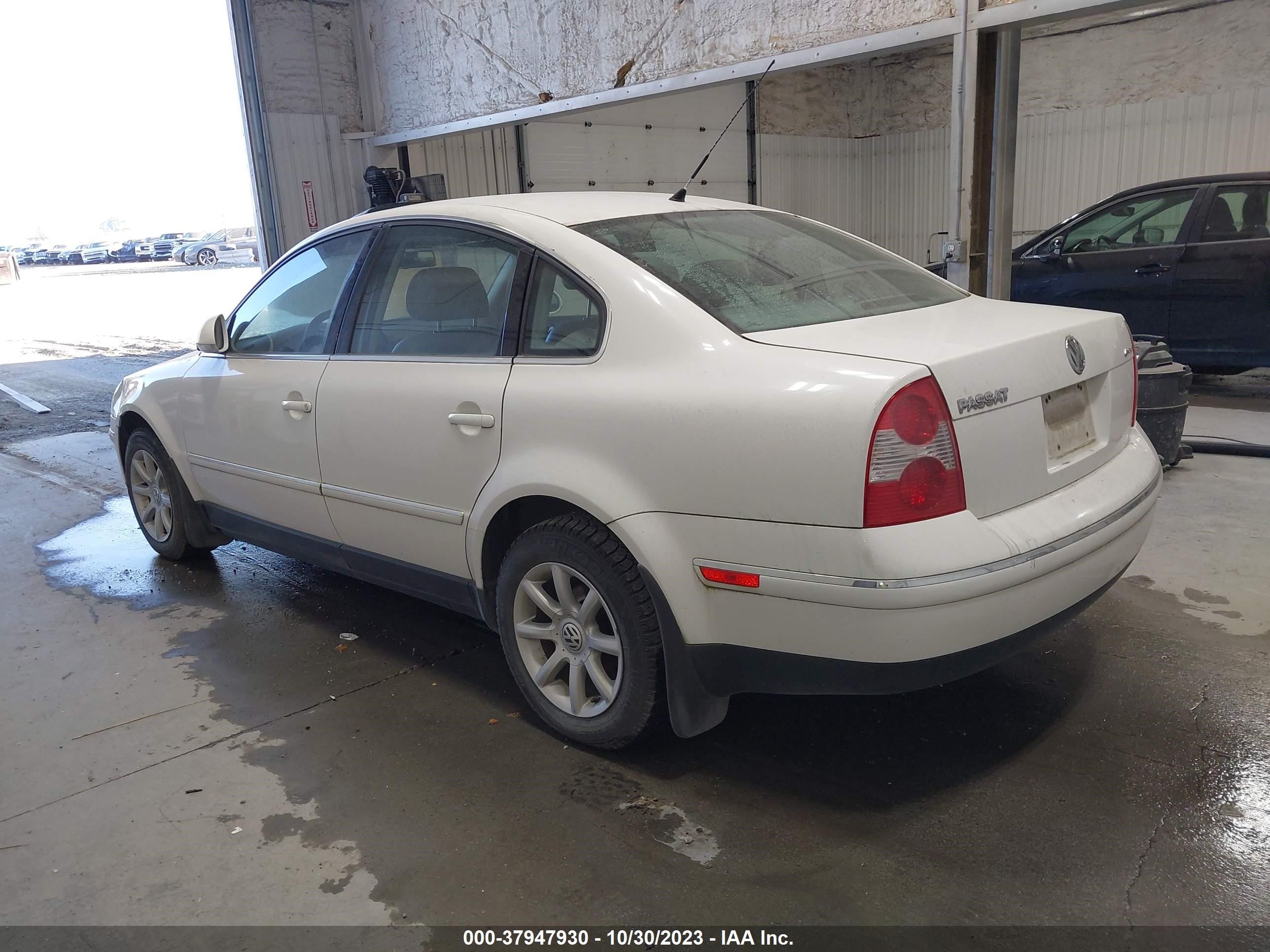 Photo 2 VIN: WVWPD63B34E348466 - VOLKSWAGEN PASSAT 