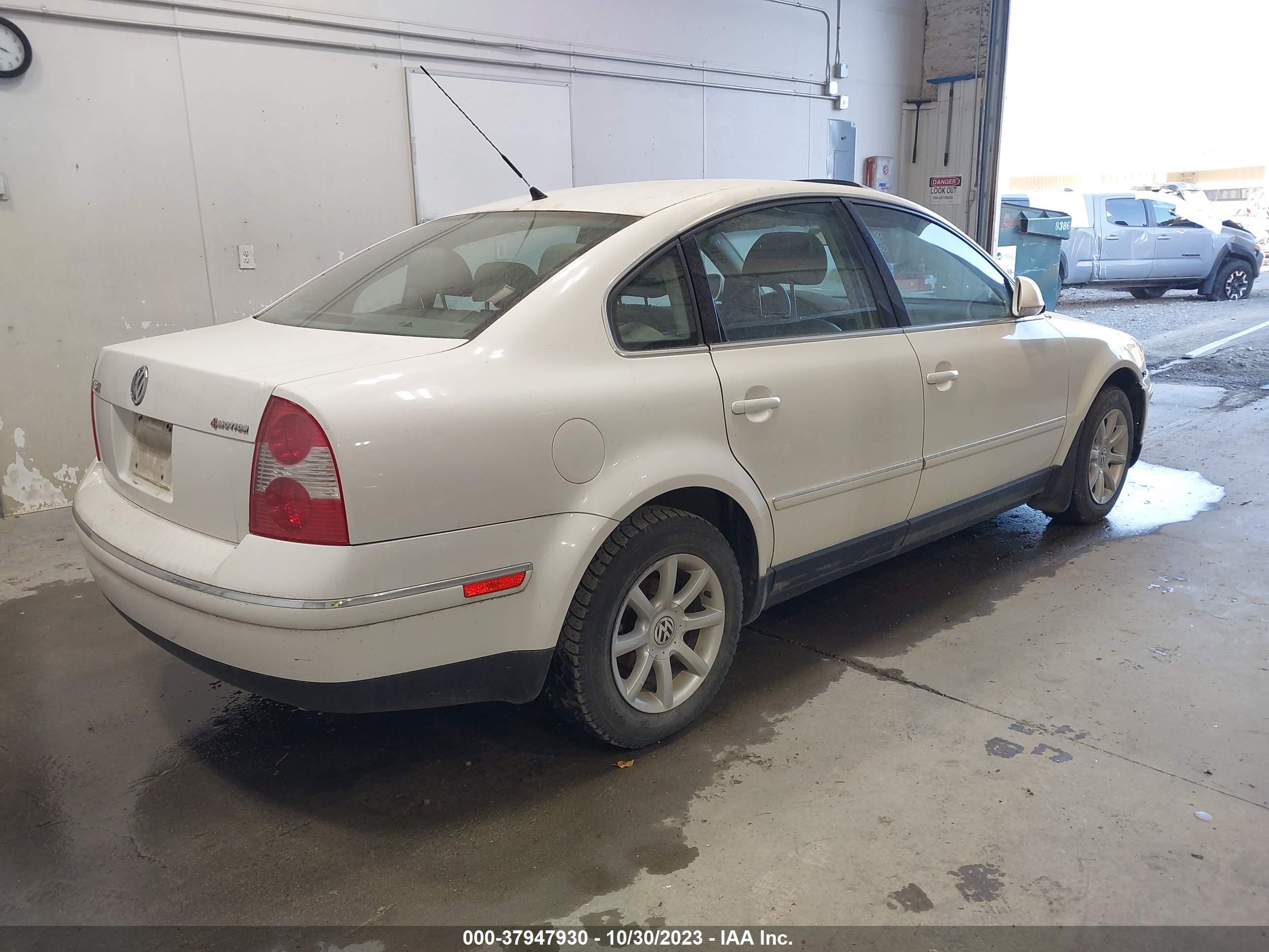 Photo 3 VIN: WVWPD63B34E348466 - VOLKSWAGEN PASSAT 