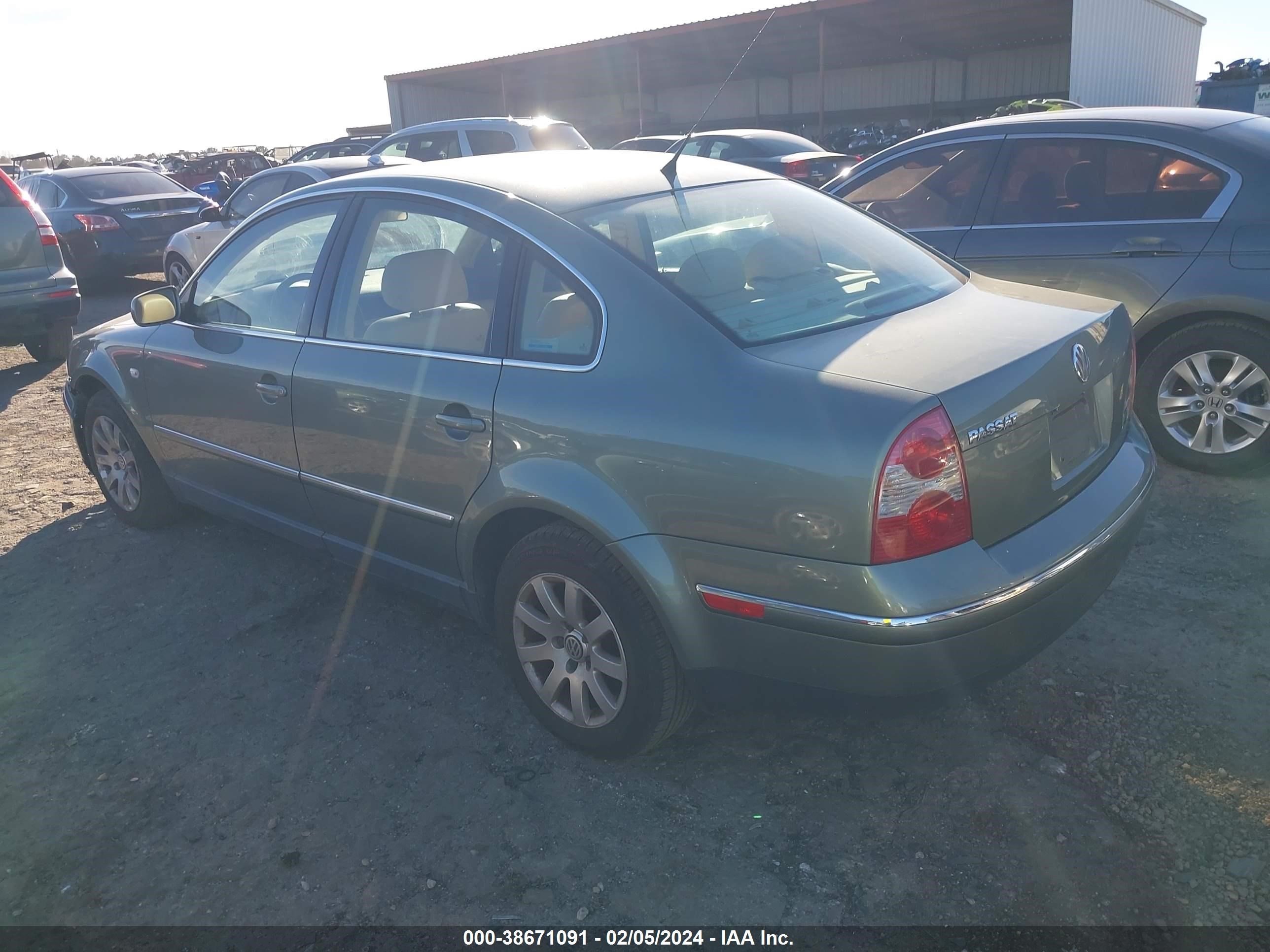 Photo 2 VIN: WVWPD63B82P434843 - VOLKSWAGEN PASSAT 