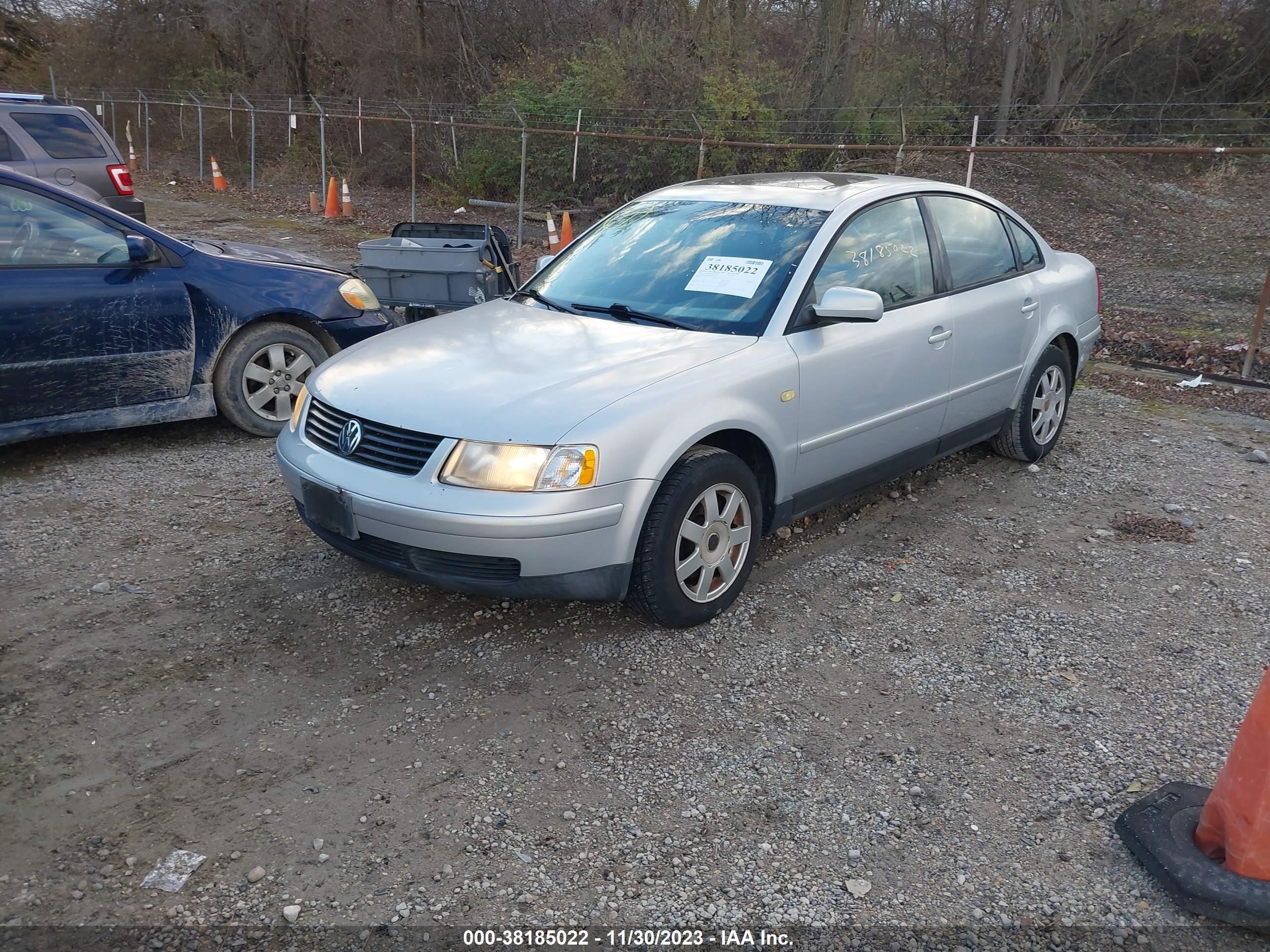 Photo 1 VIN: WVWPD63B9XE499994 - VOLKSWAGEN PASSAT 