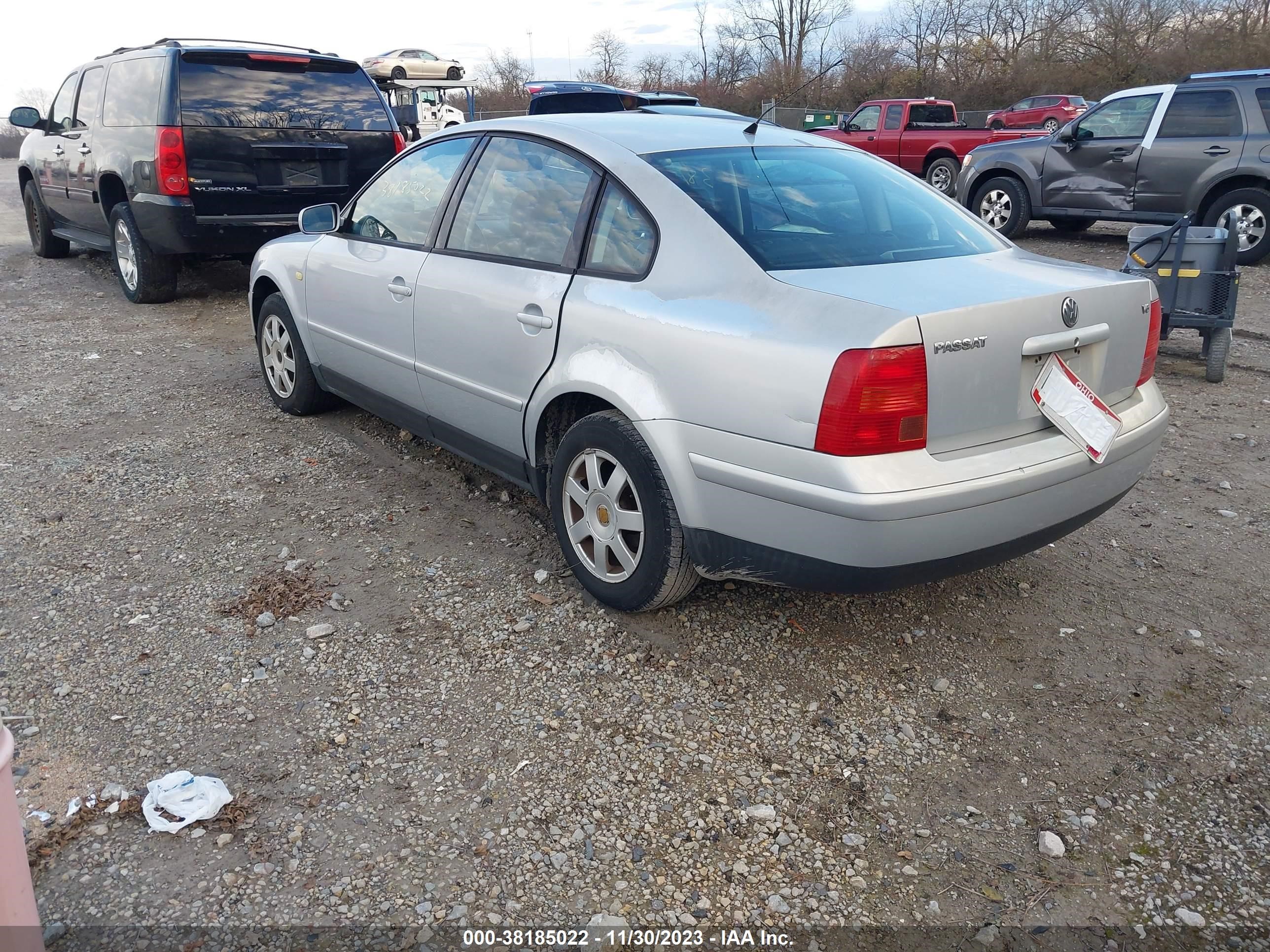 Photo 2 VIN: WVWPD63B9XE499994 - VOLKSWAGEN PASSAT 