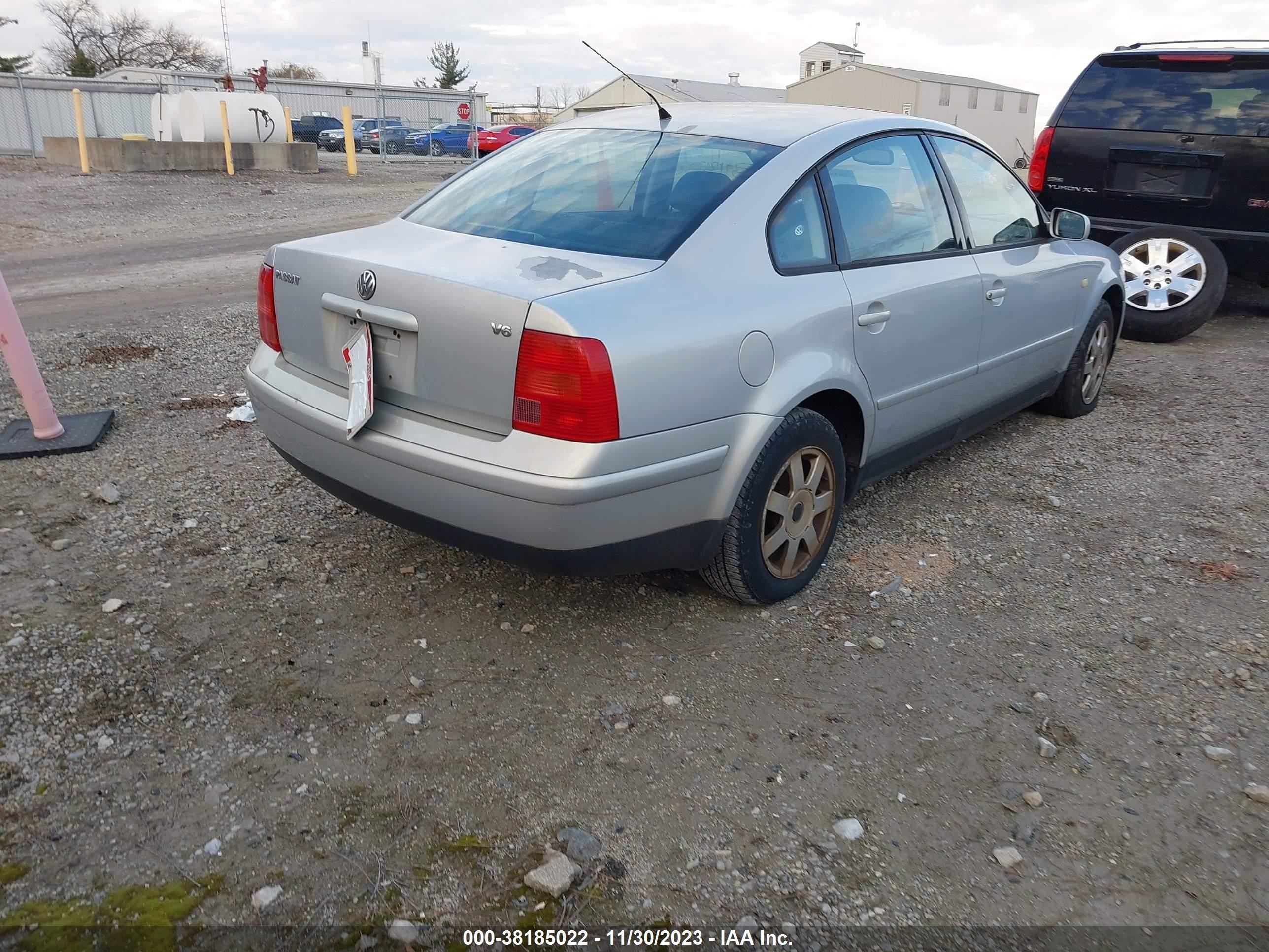 Photo 3 VIN: WVWPD63B9XE499994 - VOLKSWAGEN PASSAT 