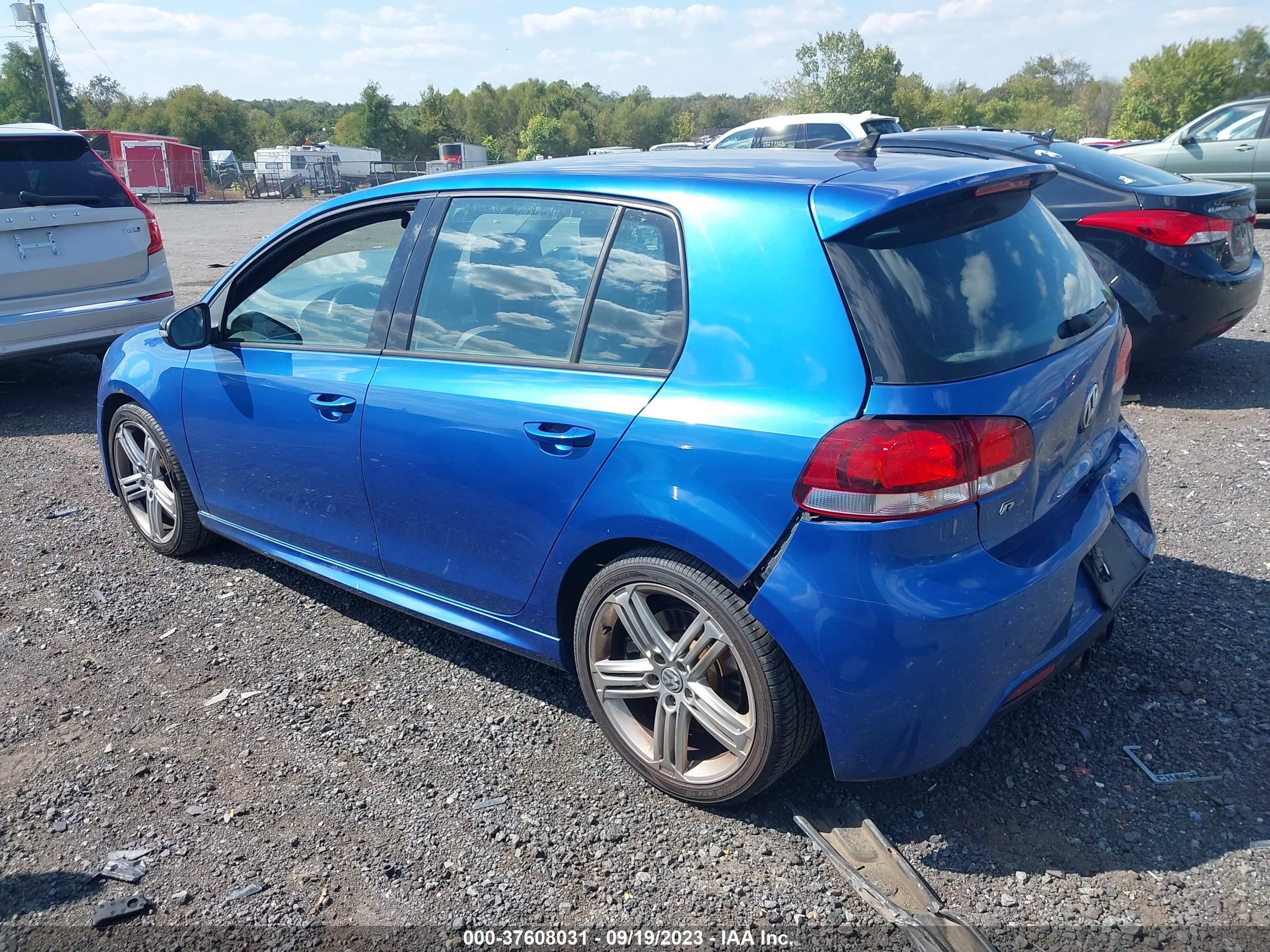 Photo 2 VIN: WVWPF7AJ6CW269831 - VOLKSWAGEN GOLF 