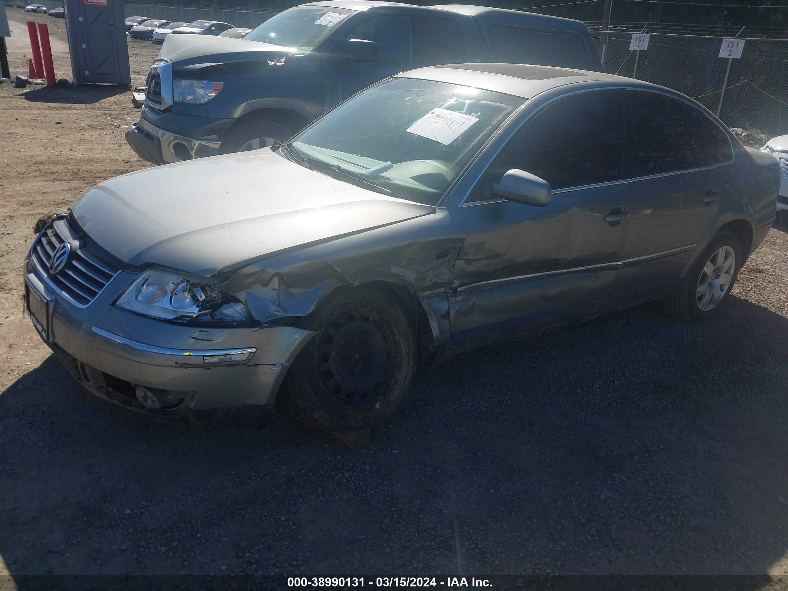 Photo 1 VIN: WVWRH63B02P284157 - VOLKSWAGEN PASSAT 