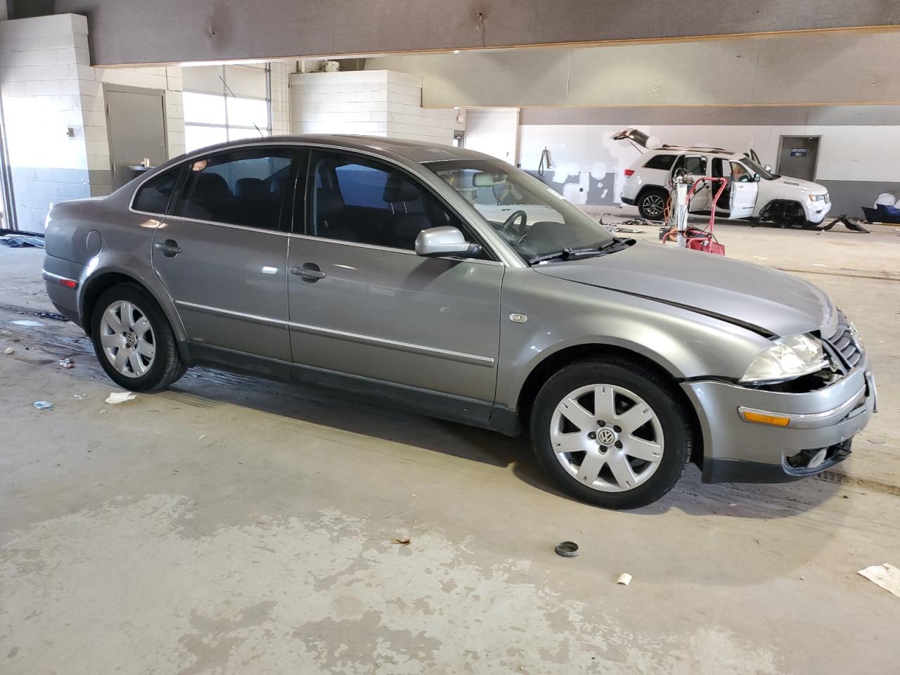 Photo 3 VIN: WVWRH63B12P359576 - VOLKSWAGEN PASSAT 