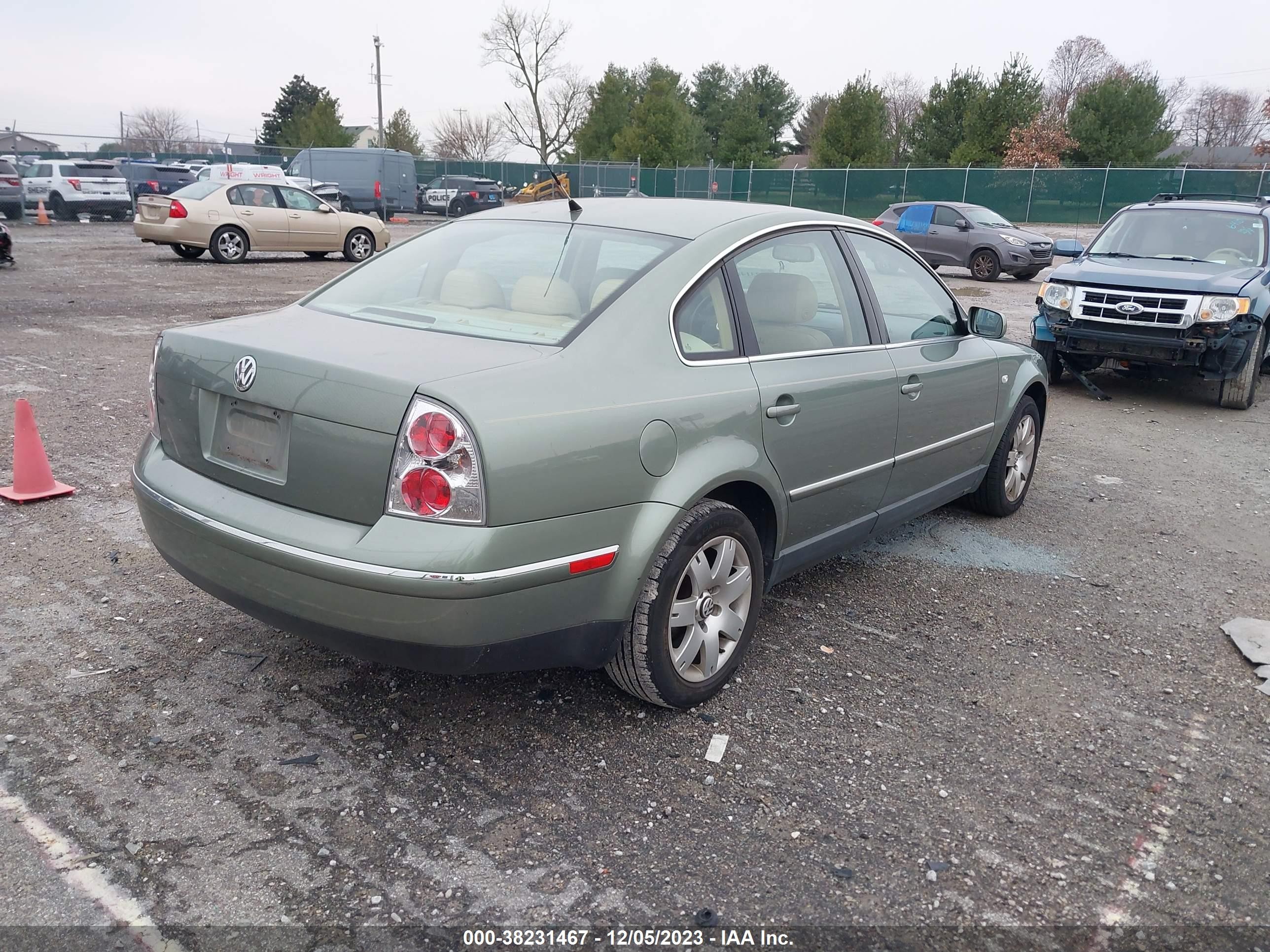 Photo 3 VIN: WVWRH63B22P124653 - VOLKSWAGEN PASSAT 