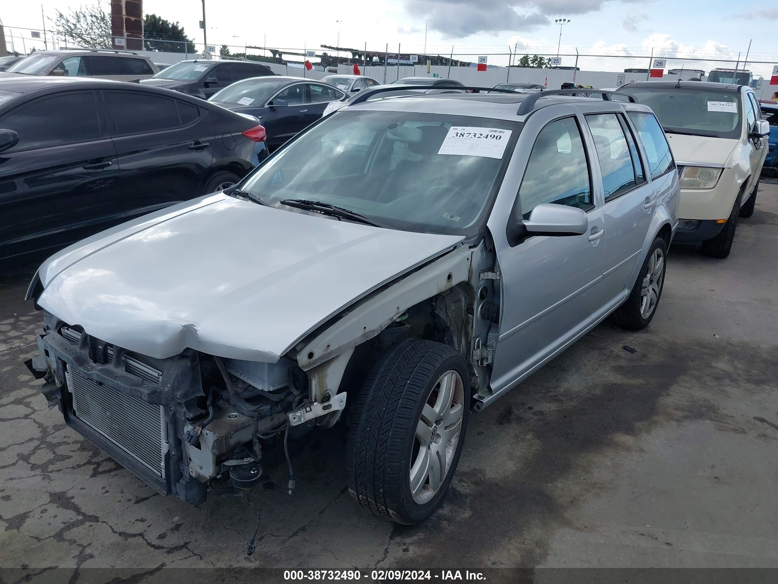 Photo 1 VIN: WVWTG61J61W689608 - VOLKSWAGEN JETTA 