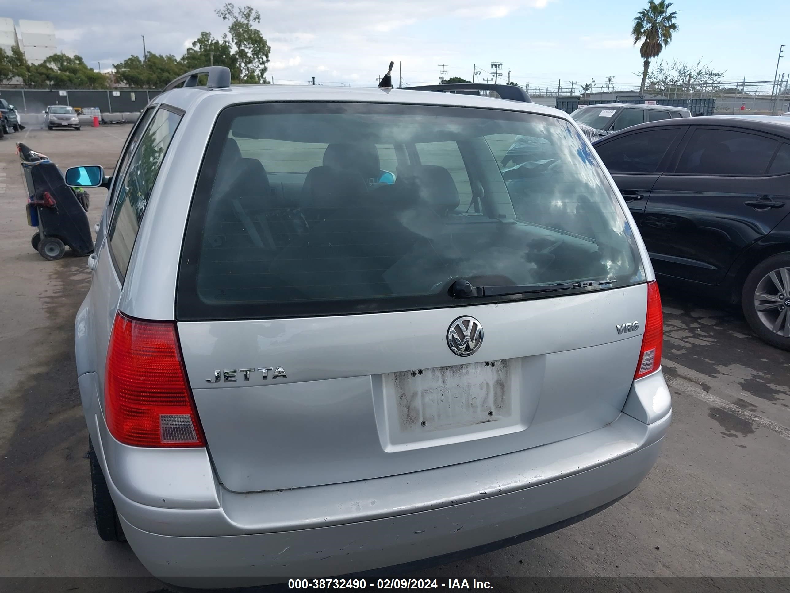 Photo 15 VIN: WVWTG61J61W689608 - VOLKSWAGEN JETTA 