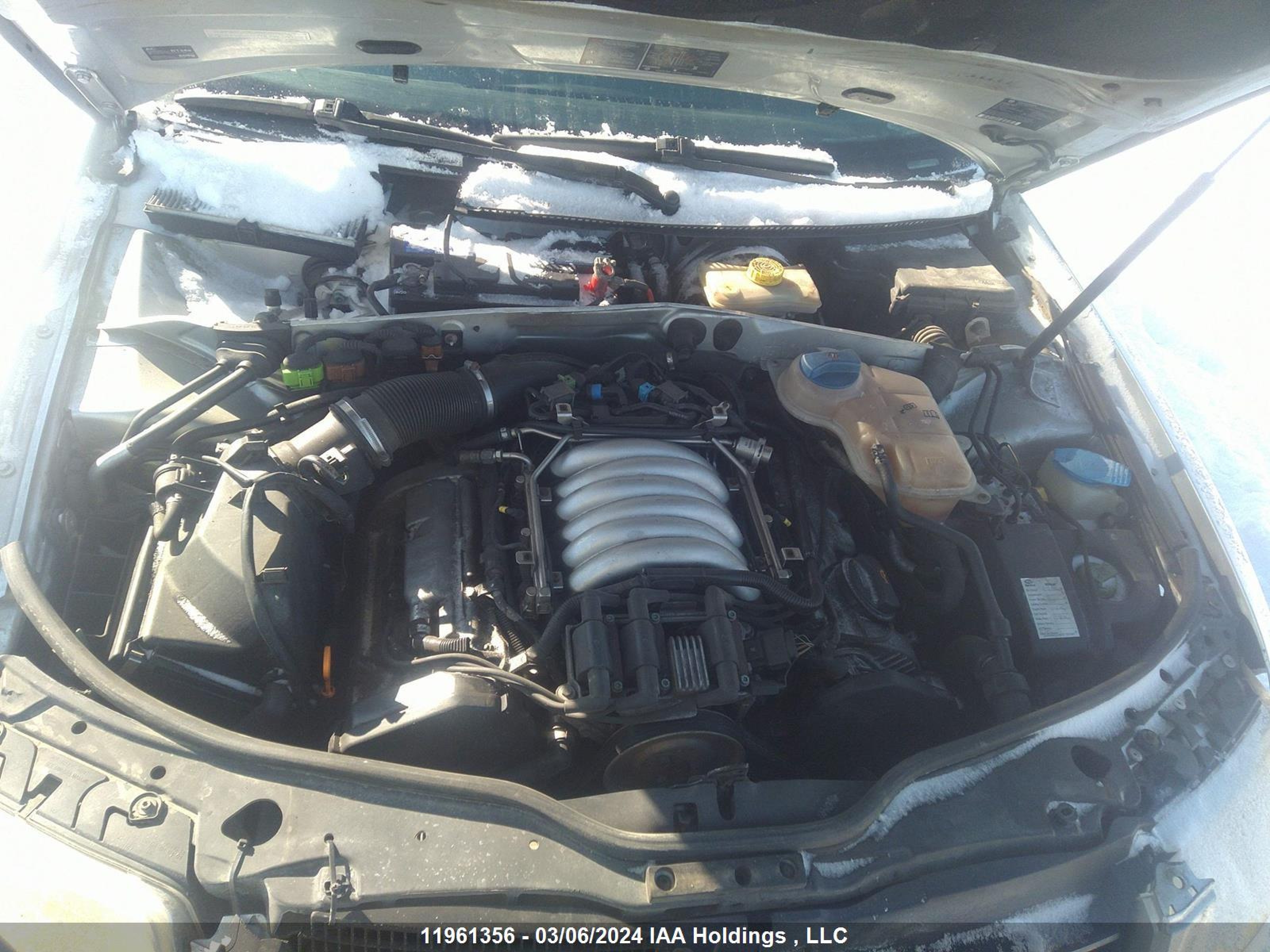 Photo 9 VIN: WVWTH63B83P395028 - VOLKSWAGEN PASSAT 