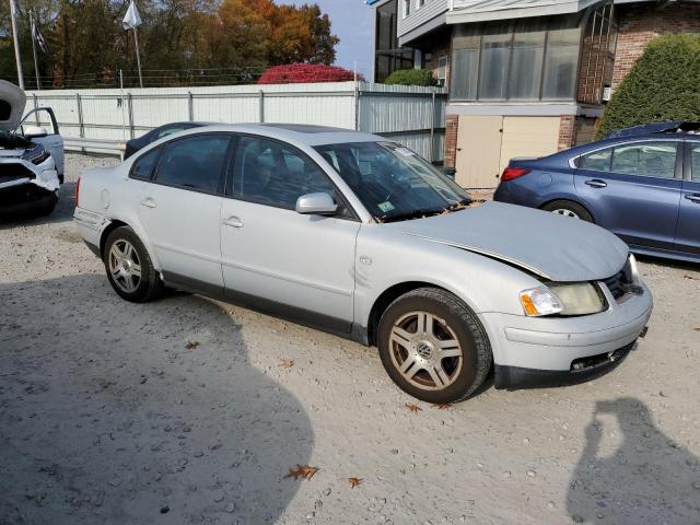 Photo 3 VIN: WVWUH23B2YE318560 - VOLKSWAGEN PASSAT GLX 