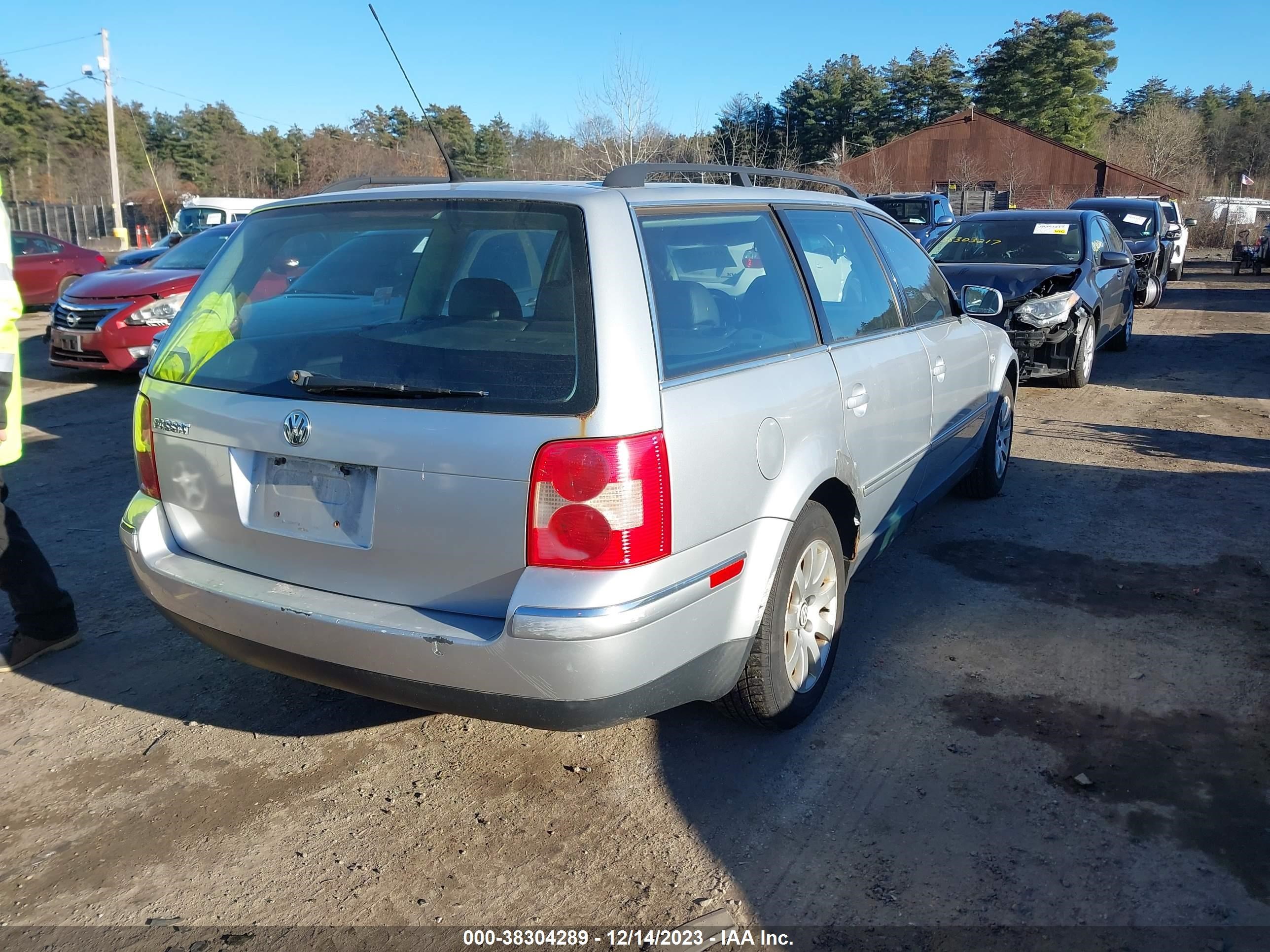 Photo 3 VIN: WVWVD63B03E461037 - VOLKSWAGEN PASSAT 