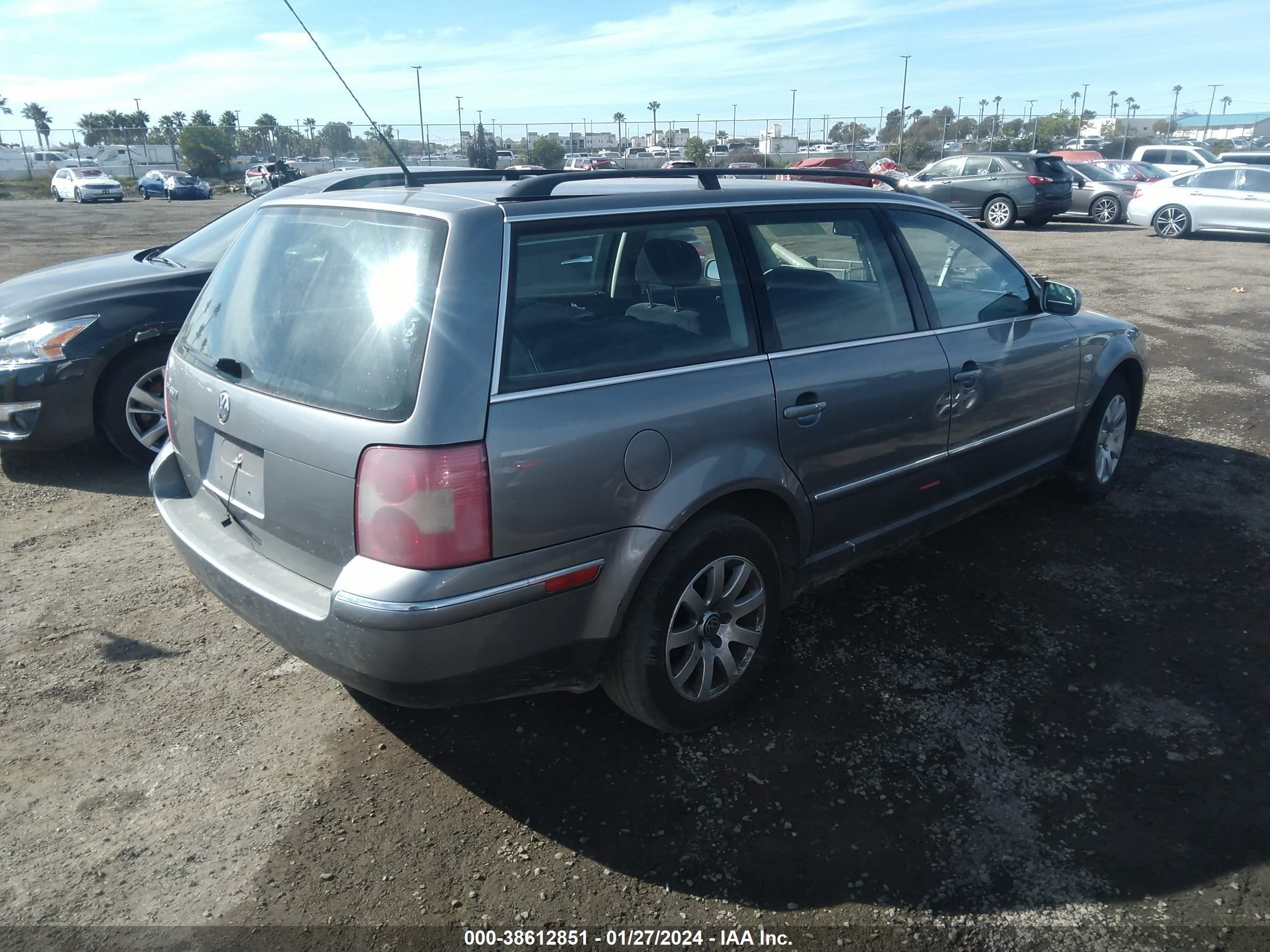 Photo 3 VIN: WVWVD63B43E165907 - VOLKSWAGEN PASSAT 