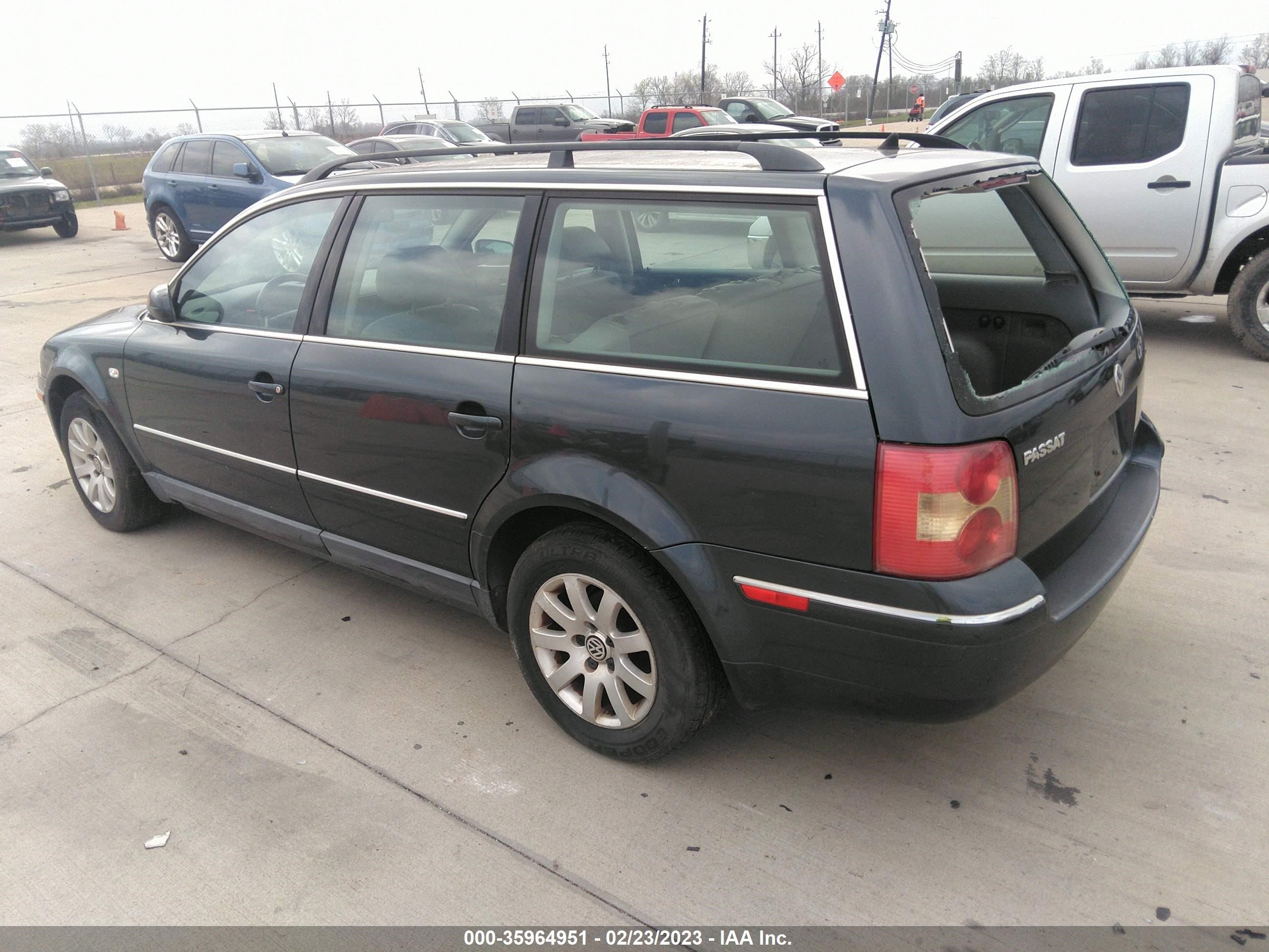 Photo 2 VIN: WVWVD63B83E016528 - VOLKSWAGEN PASSAT 