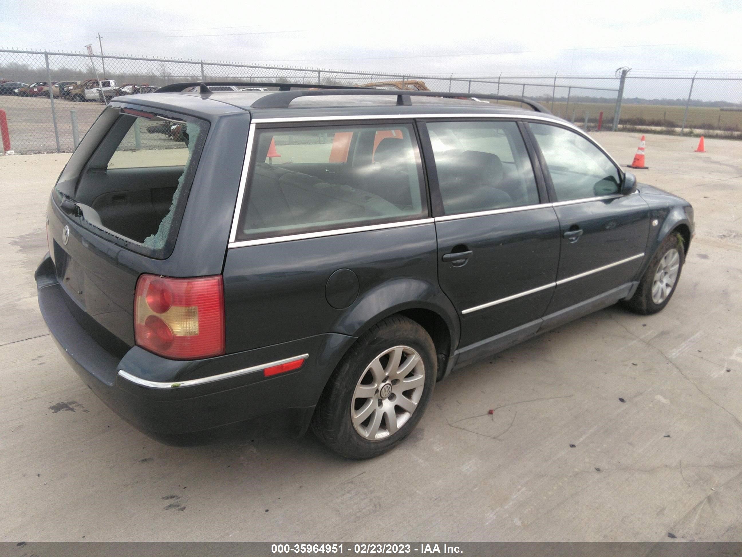 Photo 3 VIN: WVWVD63B83E016528 - VOLKSWAGEN PASSAT 