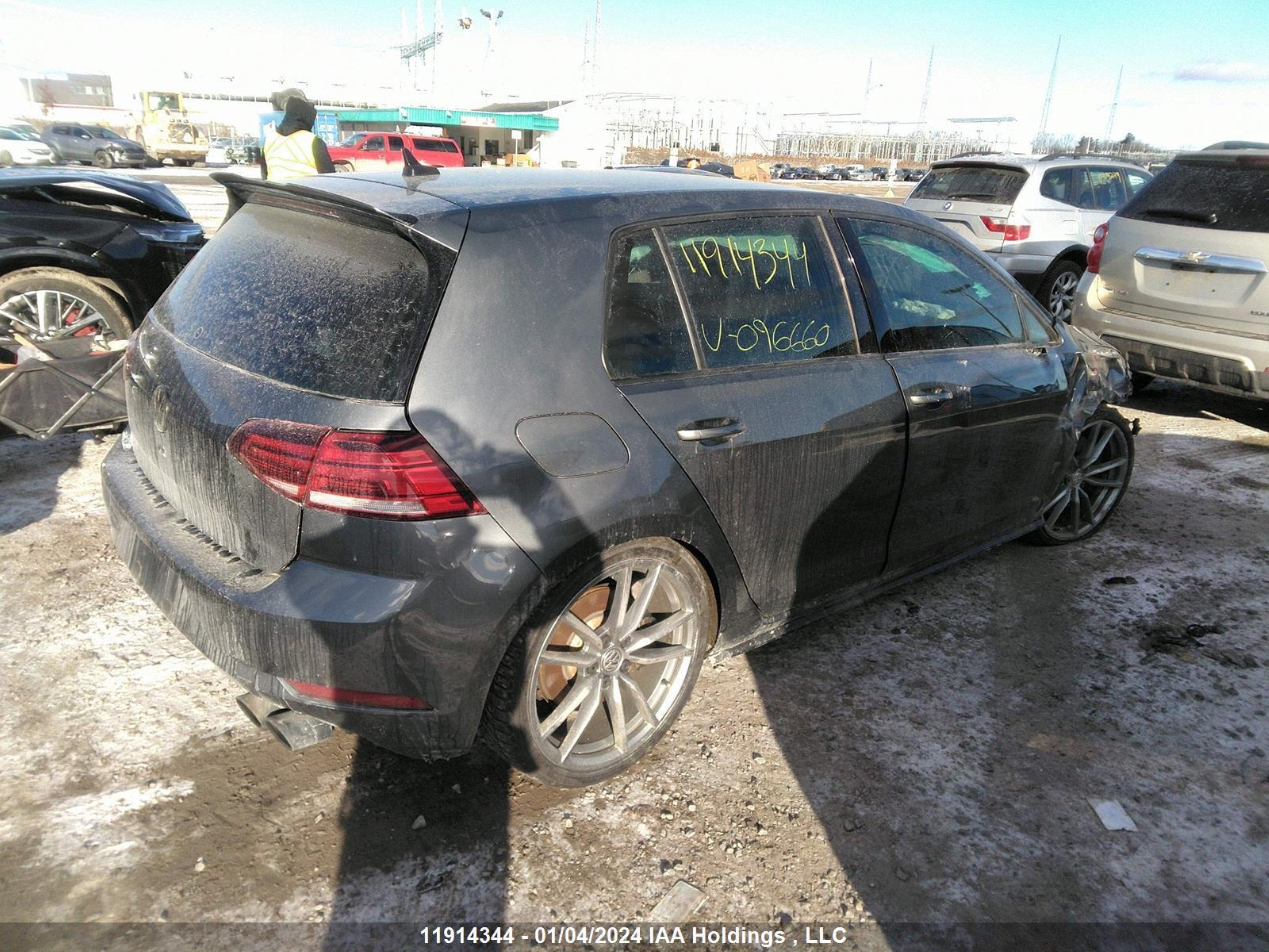 Photo 3 VIN: WVWVF7AU7JW096660 - VOLKSWAGEN GOLF 