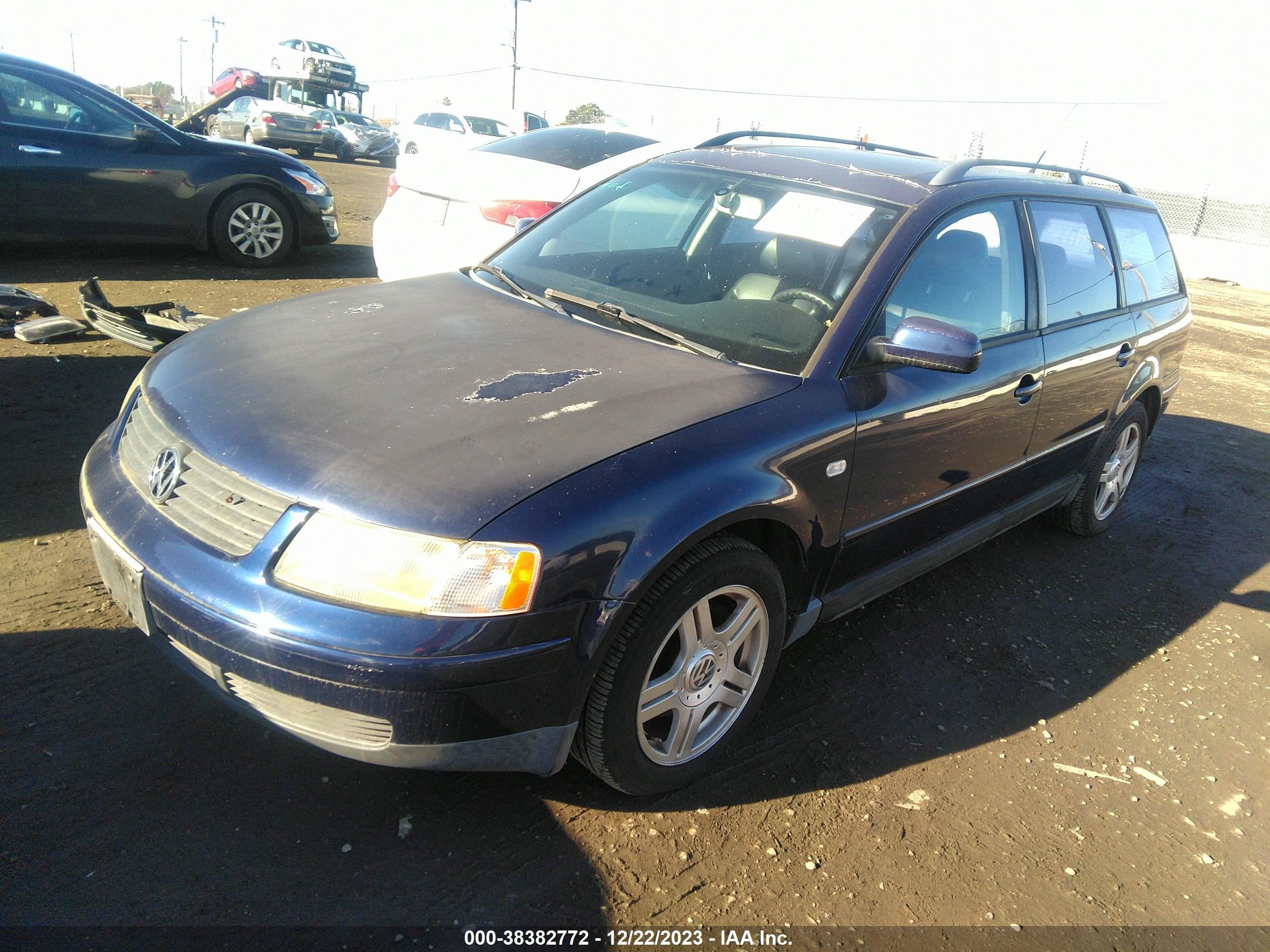 Photo 1 VIN: WVWWH23B0YE396389 - VOLKSWAGEN PASSAT 