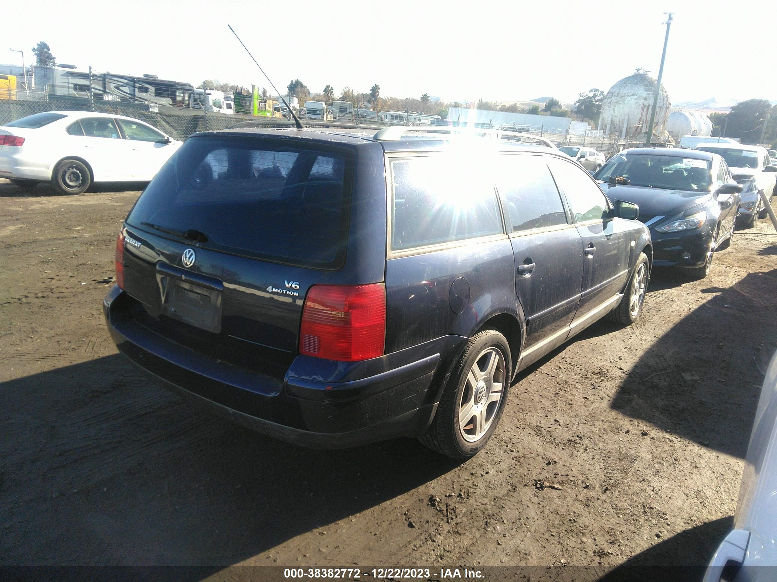 Photo 3 VIN: WVWWH23B0YE396389 - VOLKSWAGEN PASSAT 