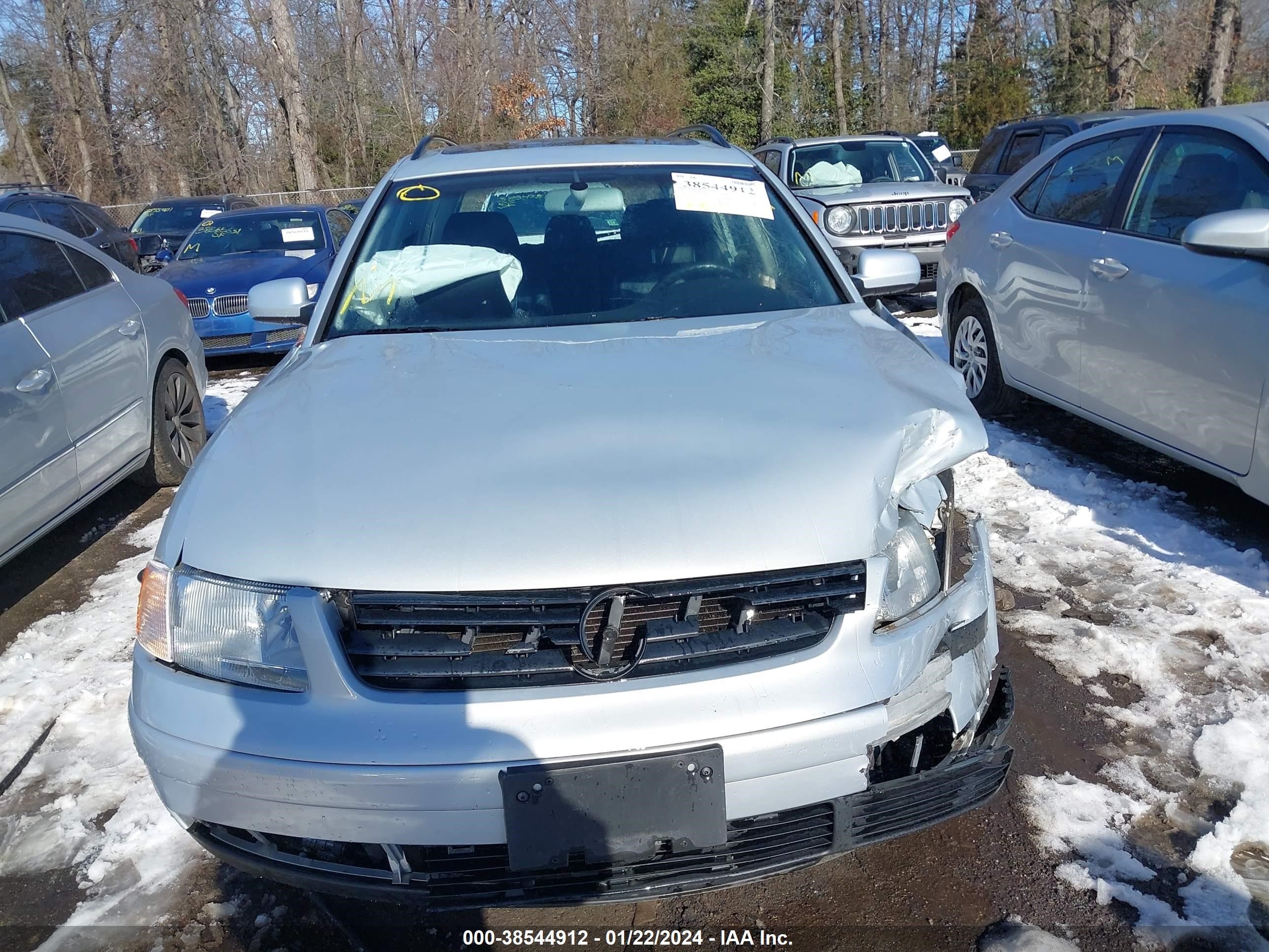 Photo 11 VIN: WVWWH23B1YE286242 - VOLKSWAGEN PASSAT 