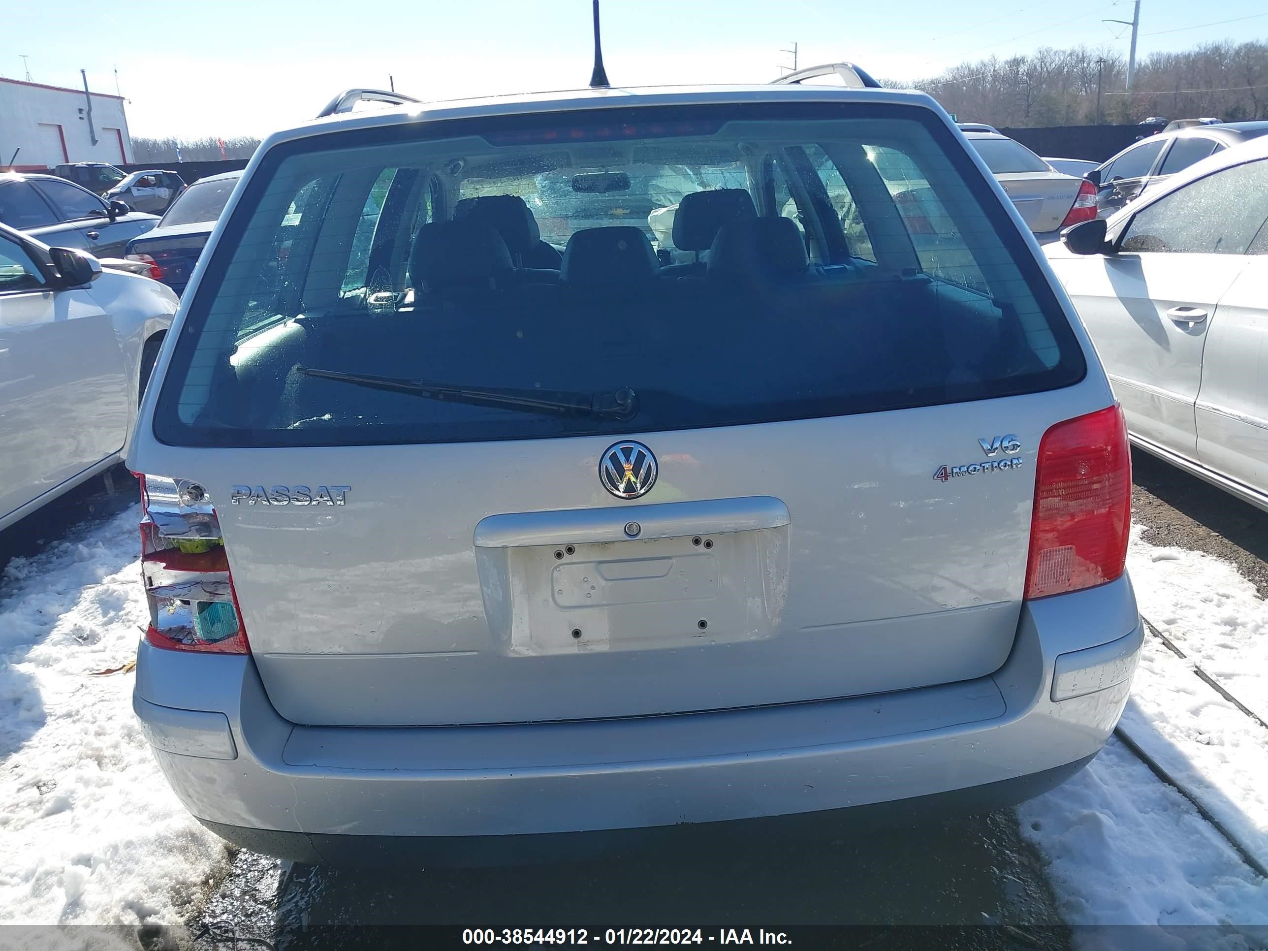 Photo 15 VIN: WVWWH23B1YE286242 - VOLKSWAGEN PASSAT 